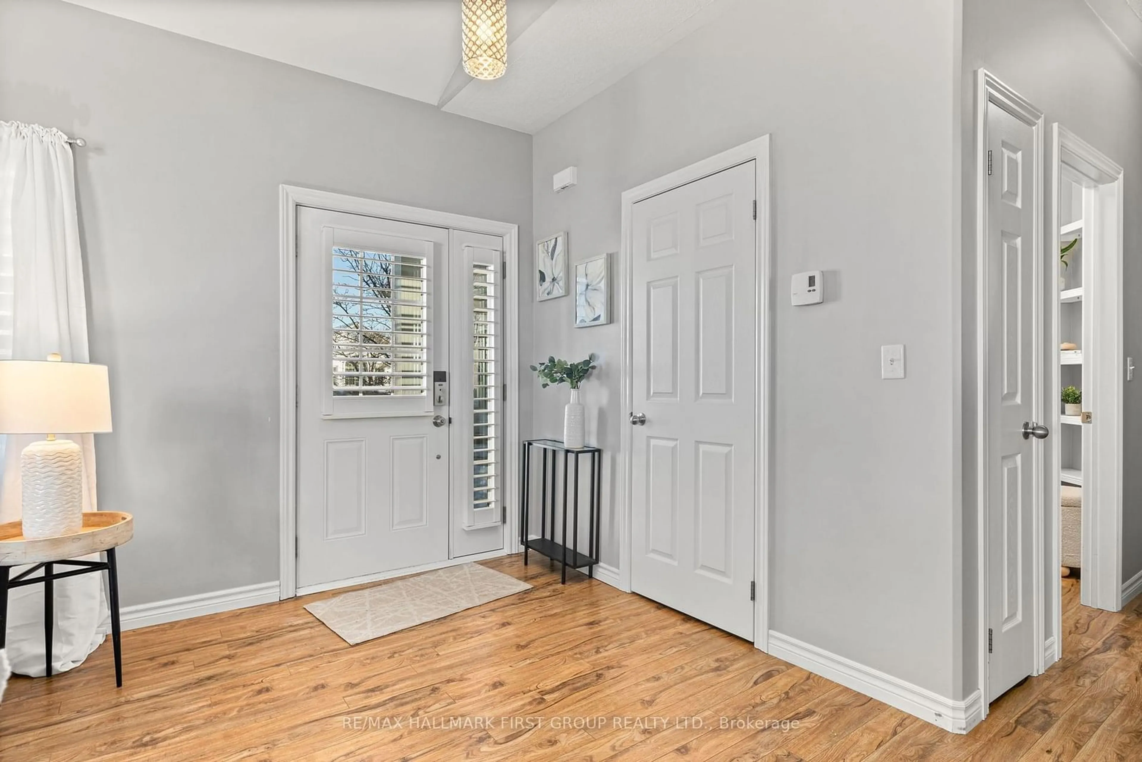 Indoor entryway for 325 Densmore Rd #1203, Cobourg Ontario K9A 0E4