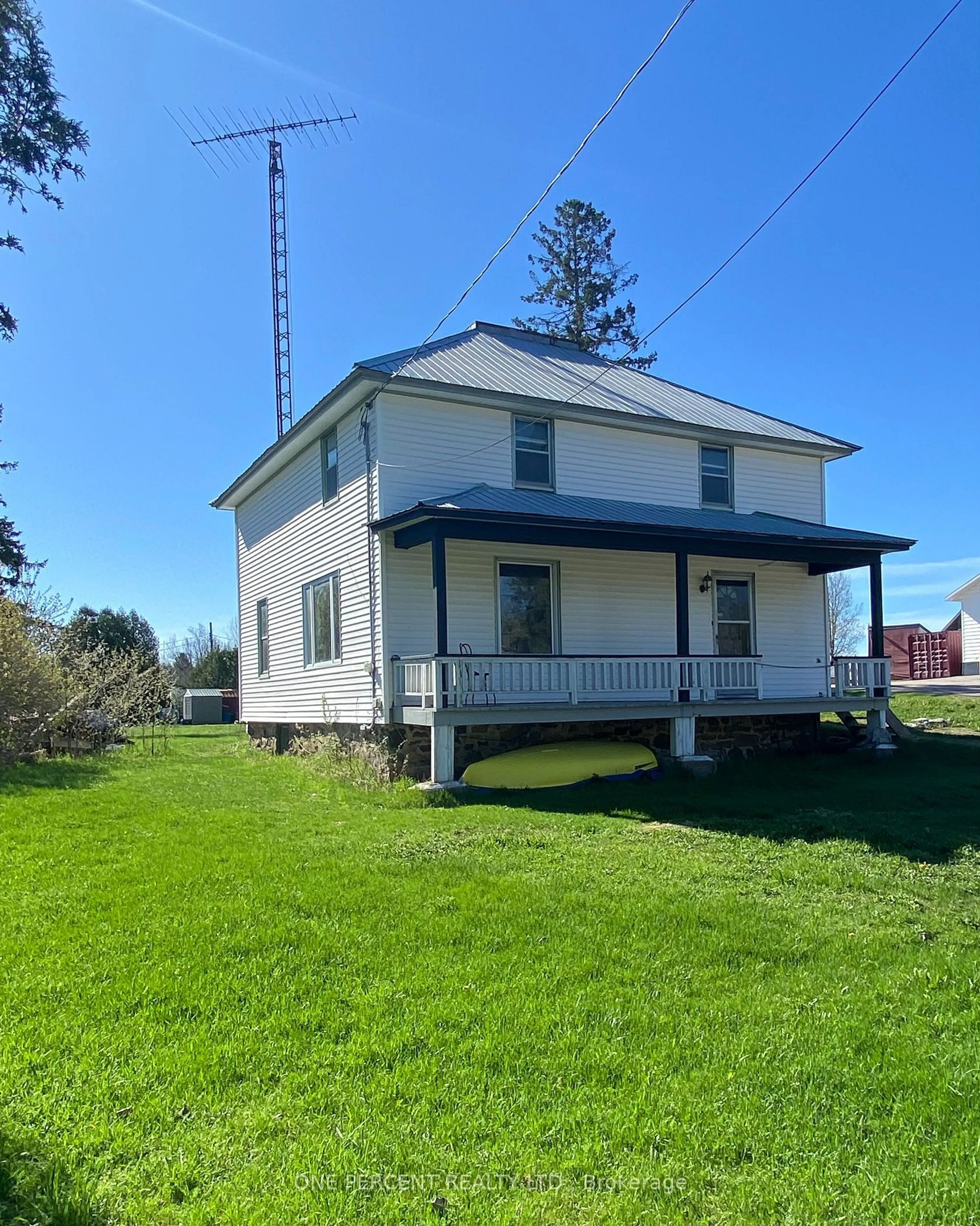 A pic from outside/outdoor area/front of a property/back of a property/a pic from drone, building for 2251 Hwy 124 High, Whitestone Ontario P0A 1G0