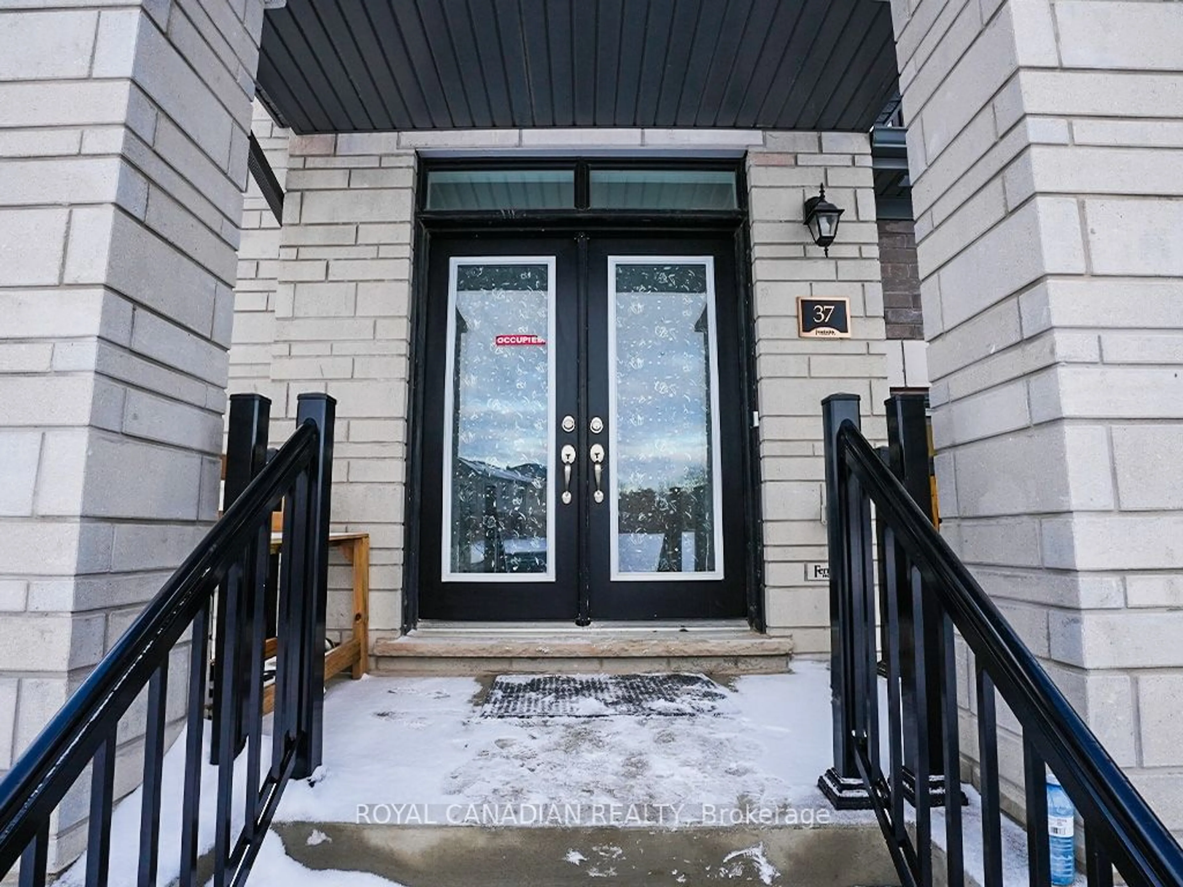 Indoor entryway for 37 Gilham Way, Brant Ontario N3L 0M9