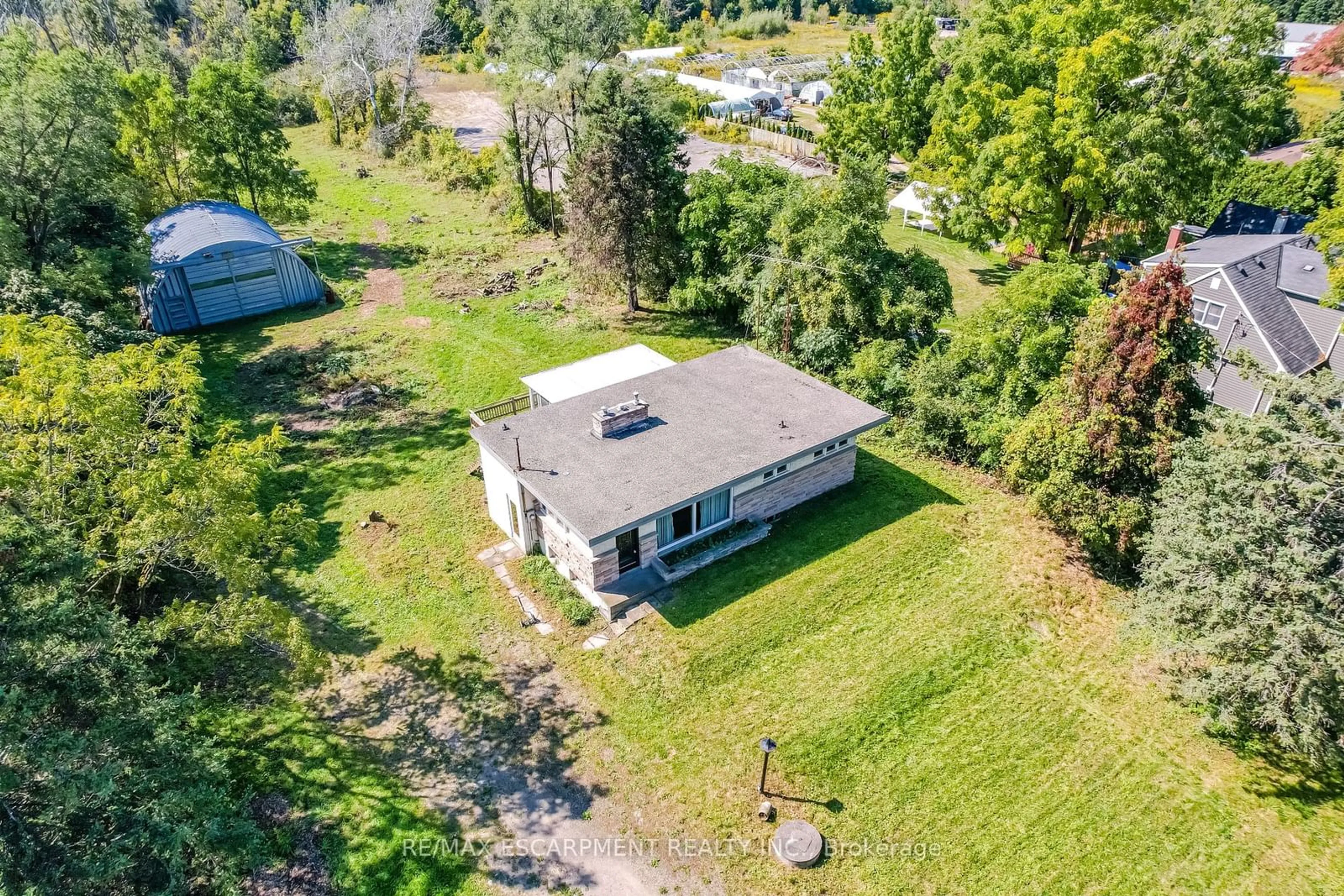 A pic from outside/outdoor area/front of a property/back of a property/a pic from drone, unknown for 623 Robson Rd, Hamilton Ontario L0R 2H1