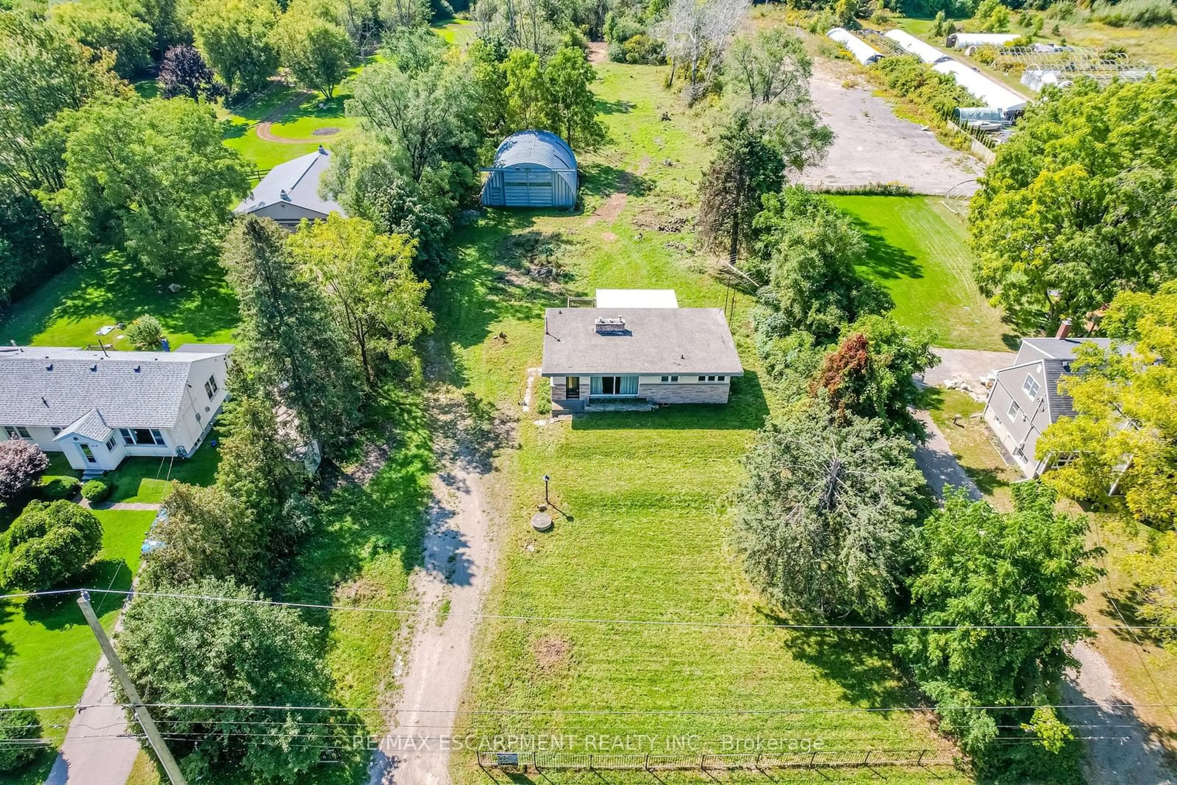 A pic from outside/outdoor area/front of a property/back of a property/a pic from drone, unknown for 623 Robson Rd, Hamilton Ontario L0R 2H1