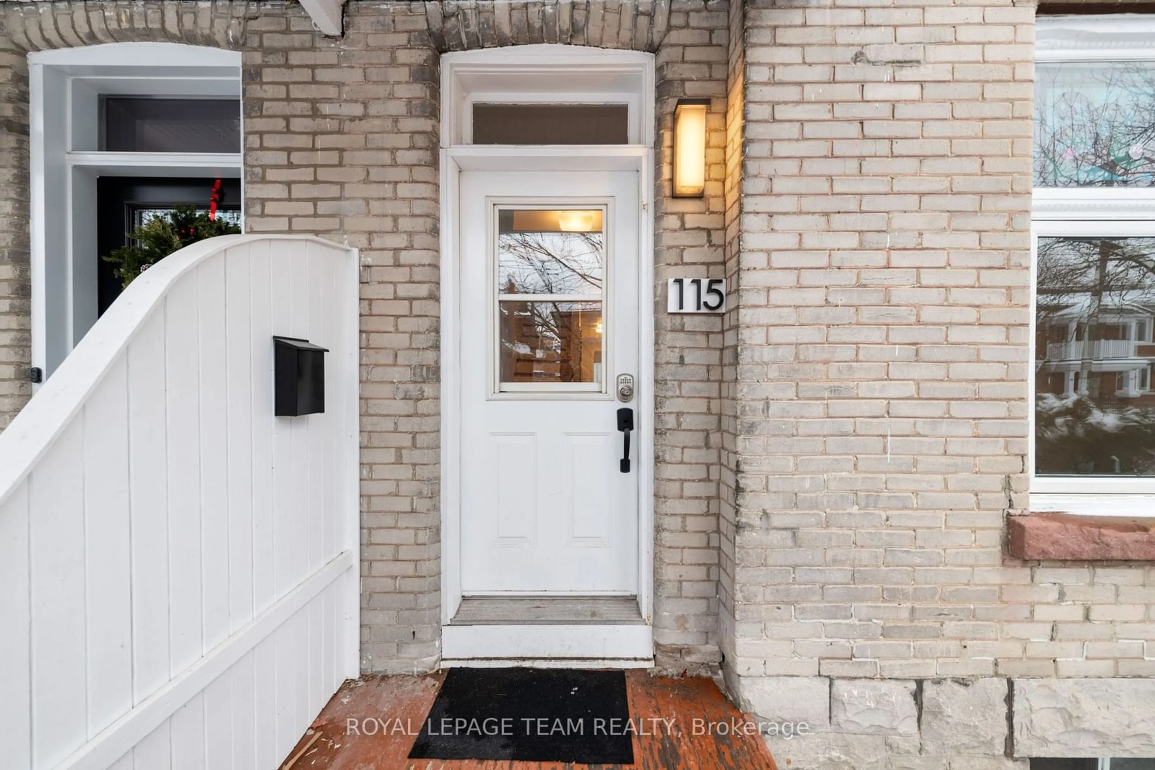 Indoor entryway for 115 Goulburn Ave, Lower Town - Sandy Hill Ontario K1N 8C9