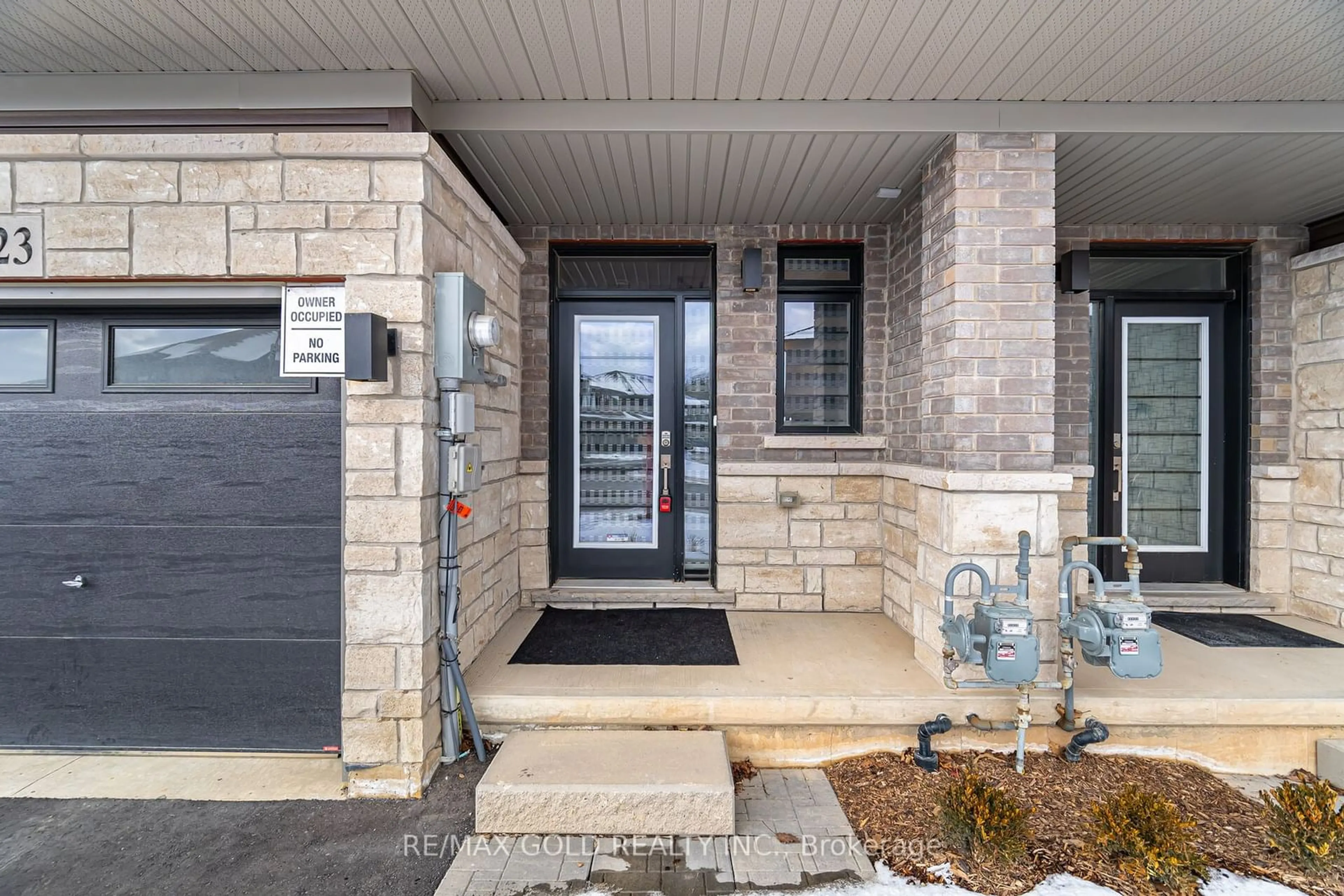 Indoor entryway for 448 Blackburn Dr #23, Brantford Ontario N3T 0X2