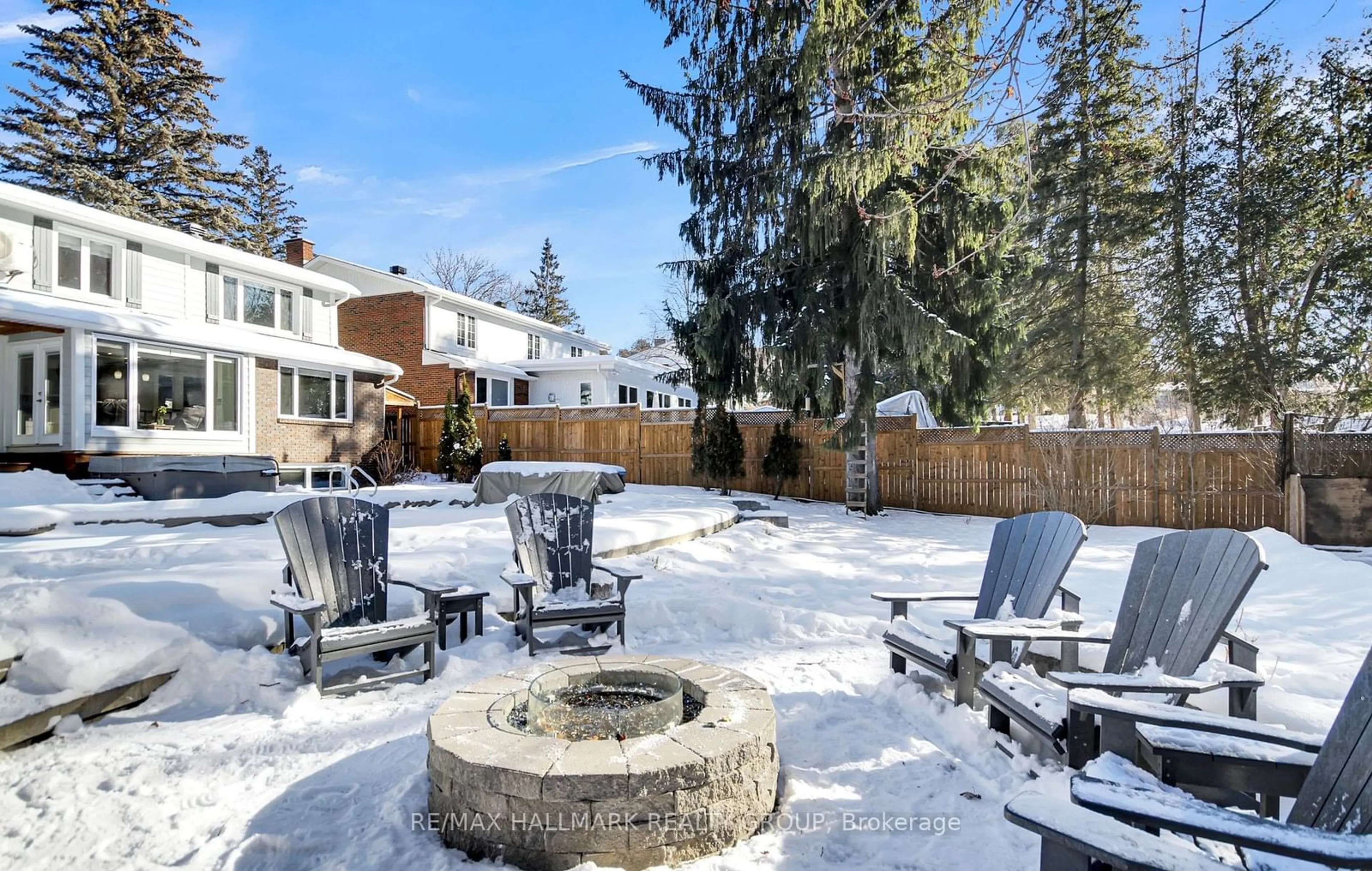 Patio, street for 26 Leaver Ave, Cityview - Parkwoods Hills - Rideau Shore Ontario K2E 5P6