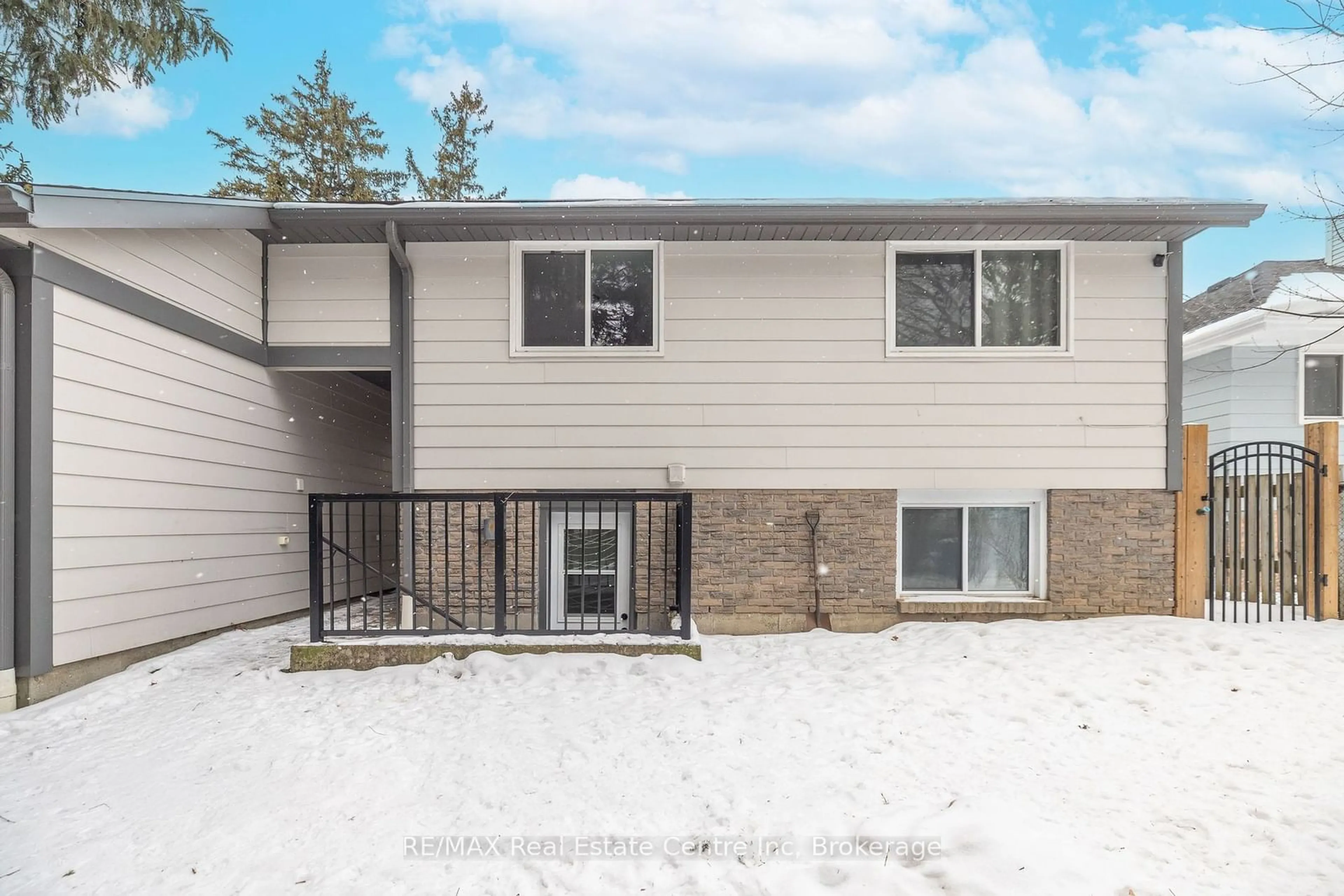 A pic from outside/outdoor area/front of a property/back of a property/a pic from drone, unknown for 568 Willow Rd, Guelph Ontario N1H 7M5