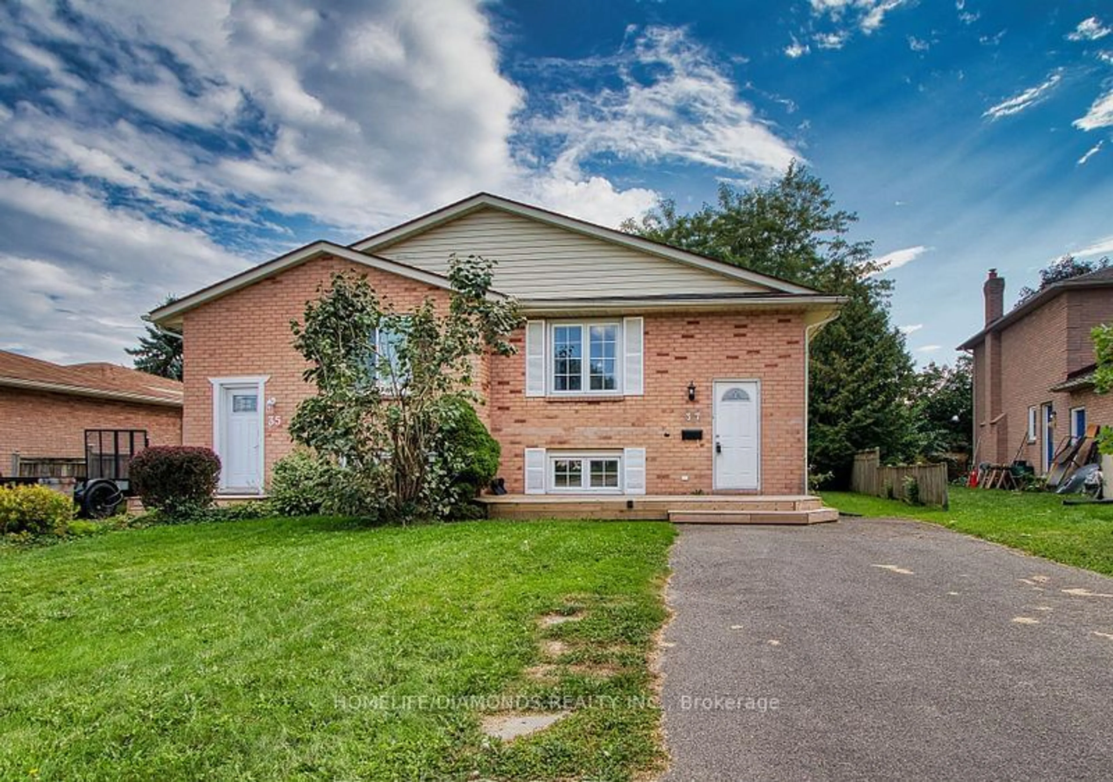 Home with brick exterior material, street for 37 Briarsdale Cres, Welland Ontario L3C 6S8