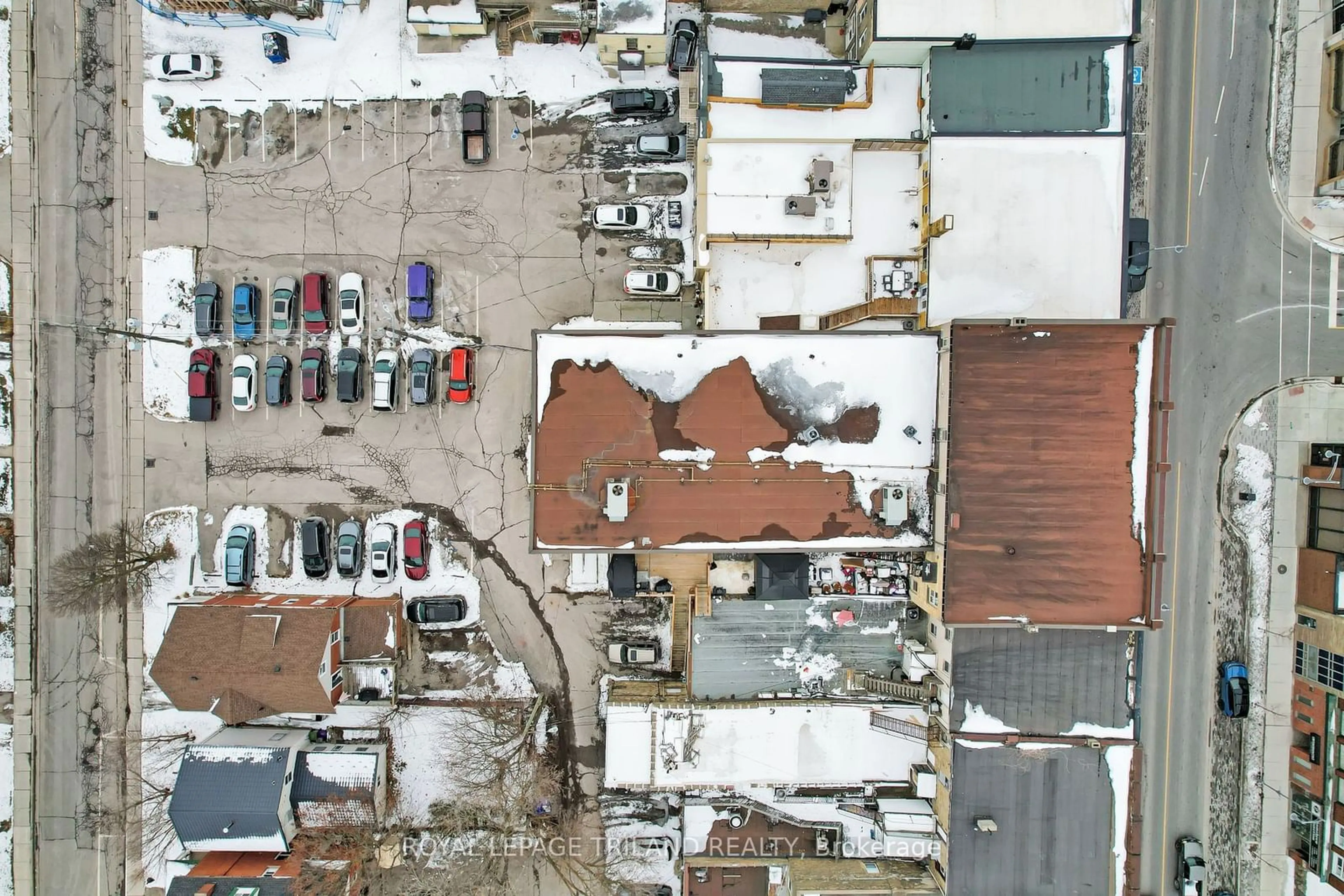 A pic from outside/outdoor area/front of a property/back of a property/a pic from drone, street for 449 Talbot St, St. Thomas Ontario N5P 1C1