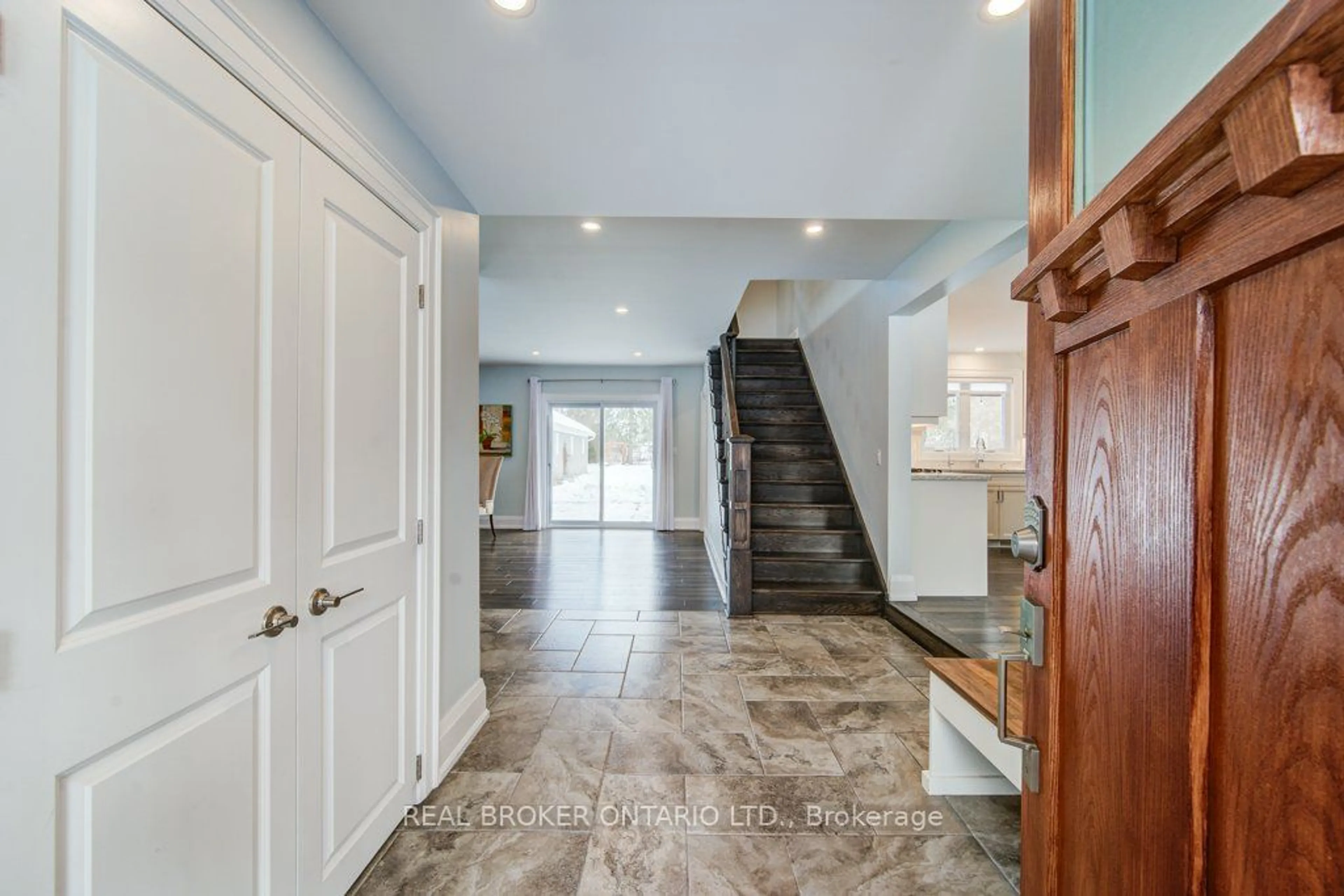 Indoor entryway for 263 Riverbank Dr, Cambridge Ontario N3H 4R6