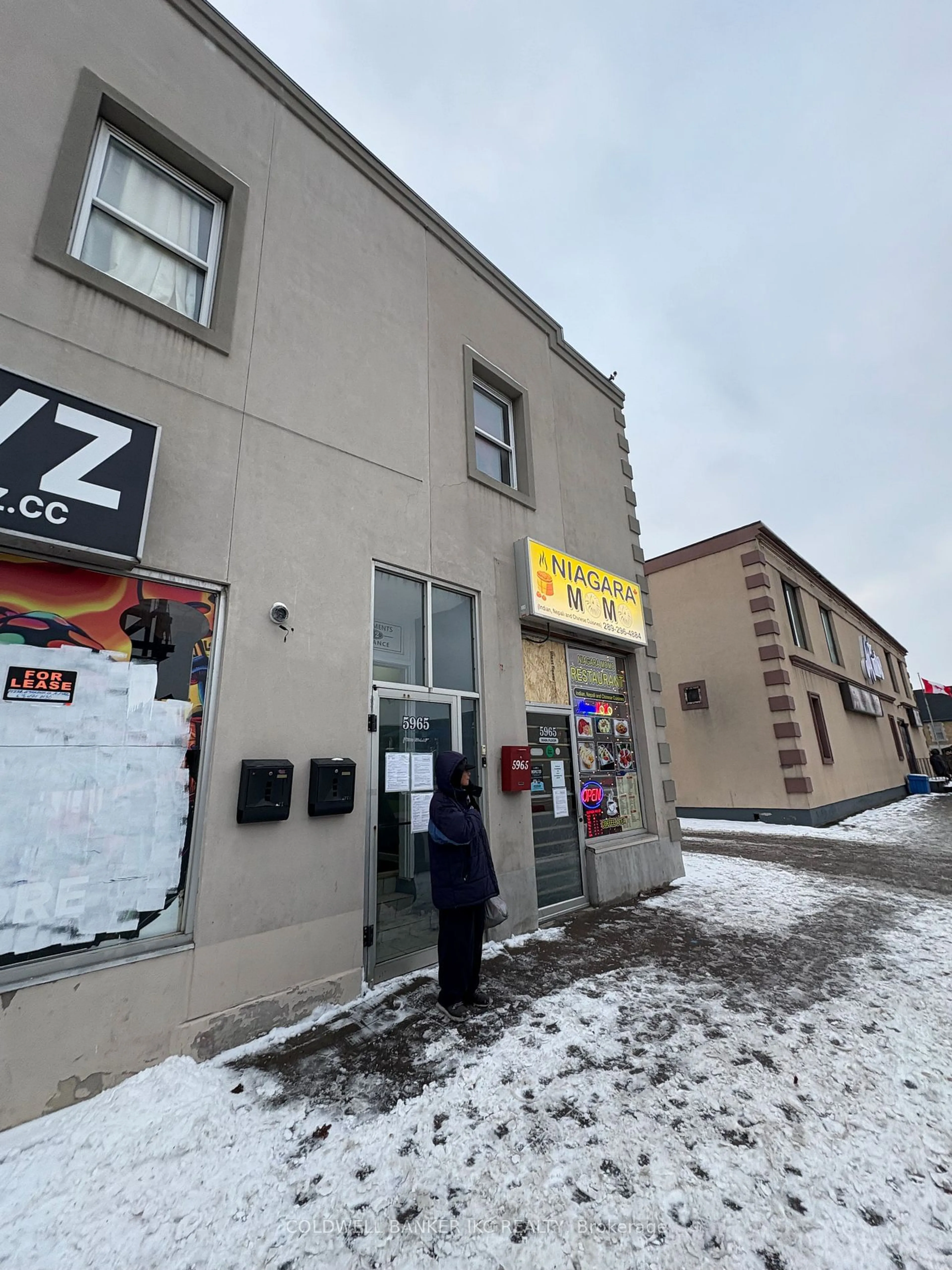 Unknown for 5965 - 5971 Main St, Niagara Falls Ontario L2G 5Z7