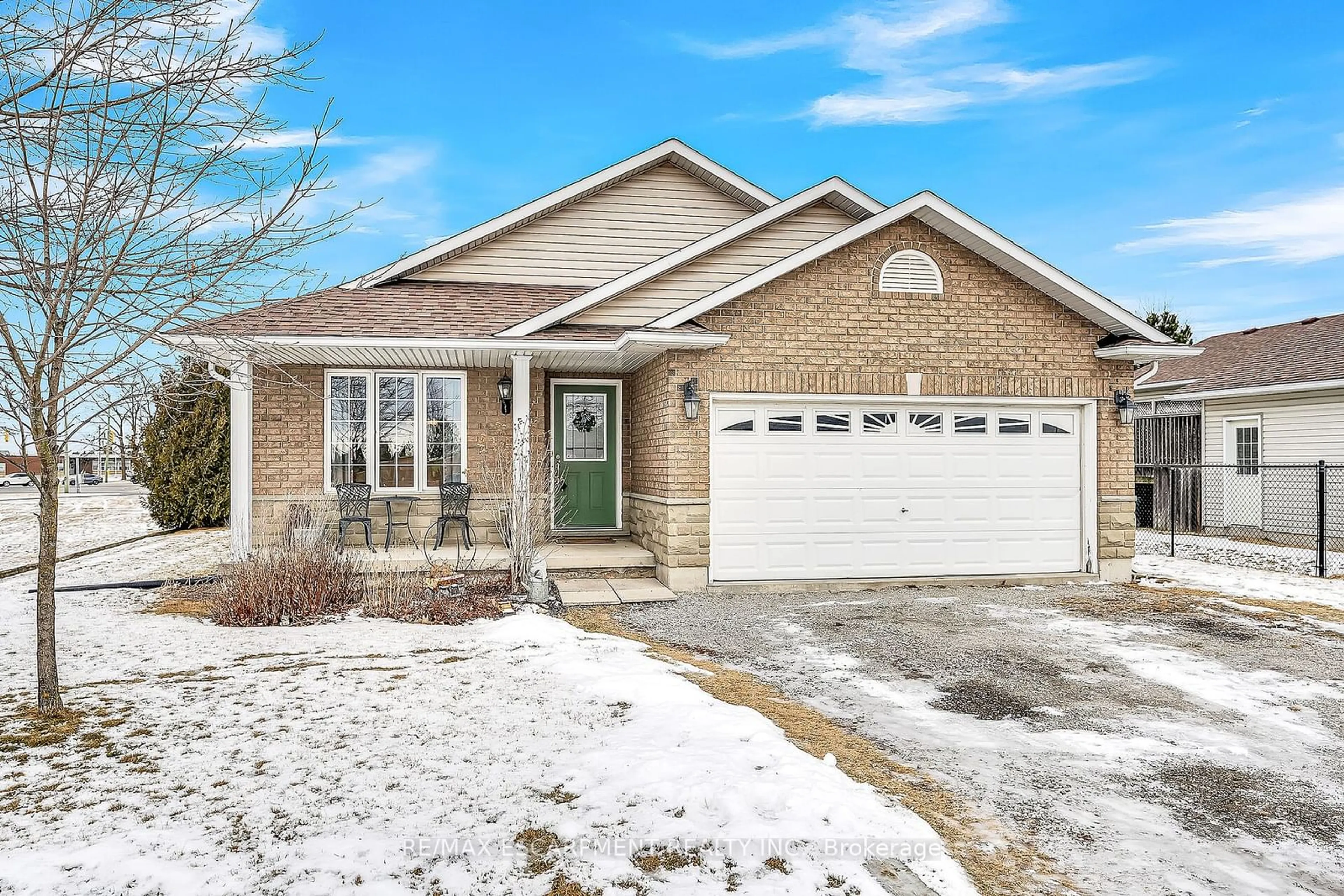 Home with brick exterior material, street for 10 Oak St, Haldimand Ontario N0A 1H0