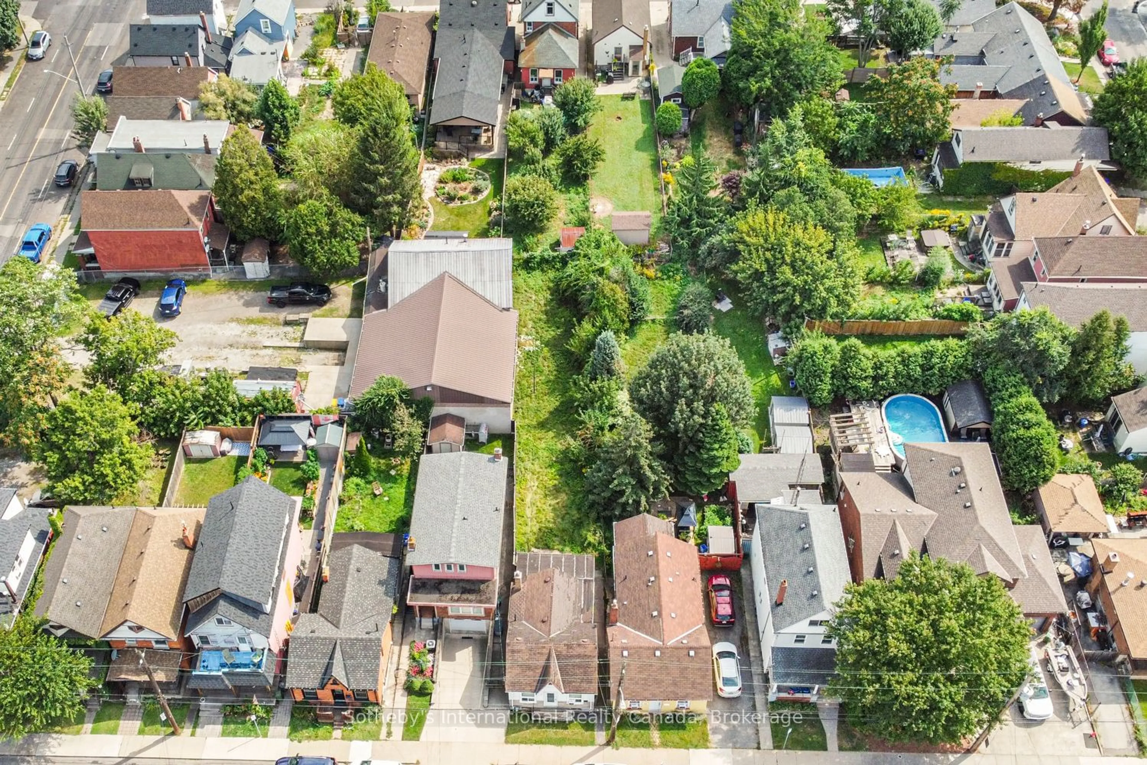 A pic from outside/outdoor area/front of a property/back of a property/a pic from drone, street for 510 John St, Hamilton Ontario L8L 4R8