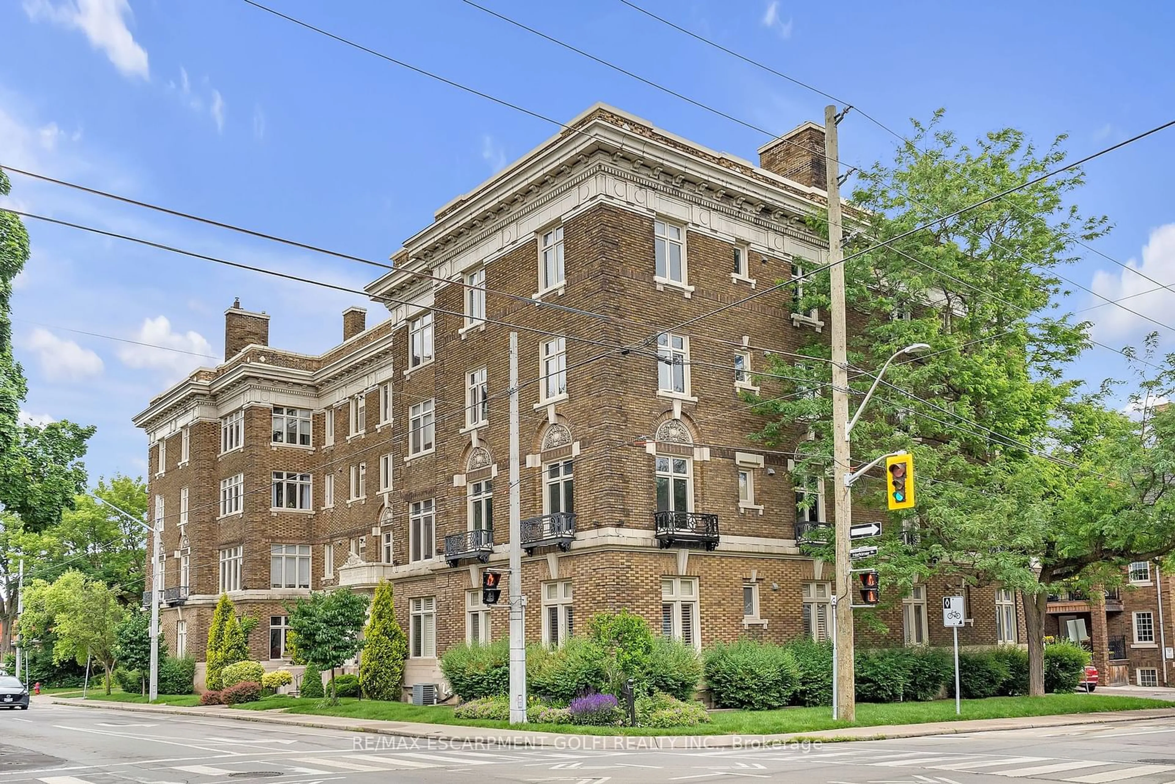 Home with brick exterior material, building for 86 Herkimer St #13, Hamilton Ontario L8P 2G7