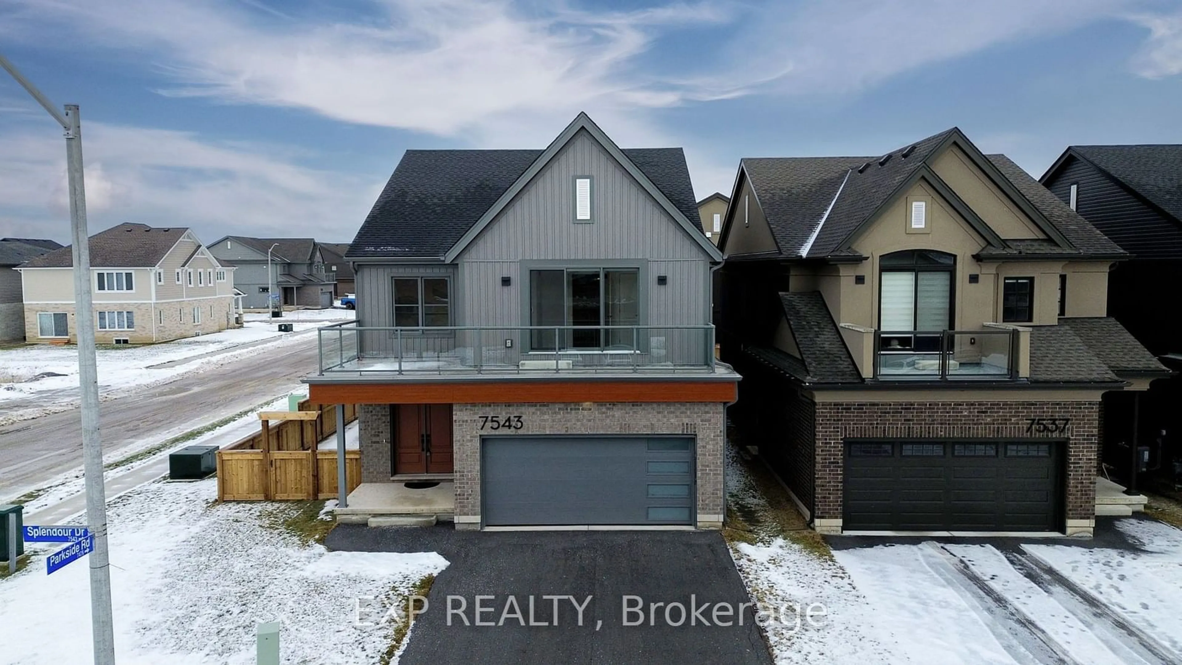 A pic from outside/outdoor area/front of a property/back of a property/a pic from drone, street for 7543 Splendour Dr, Niagara Falls Ontario L2H 3V8