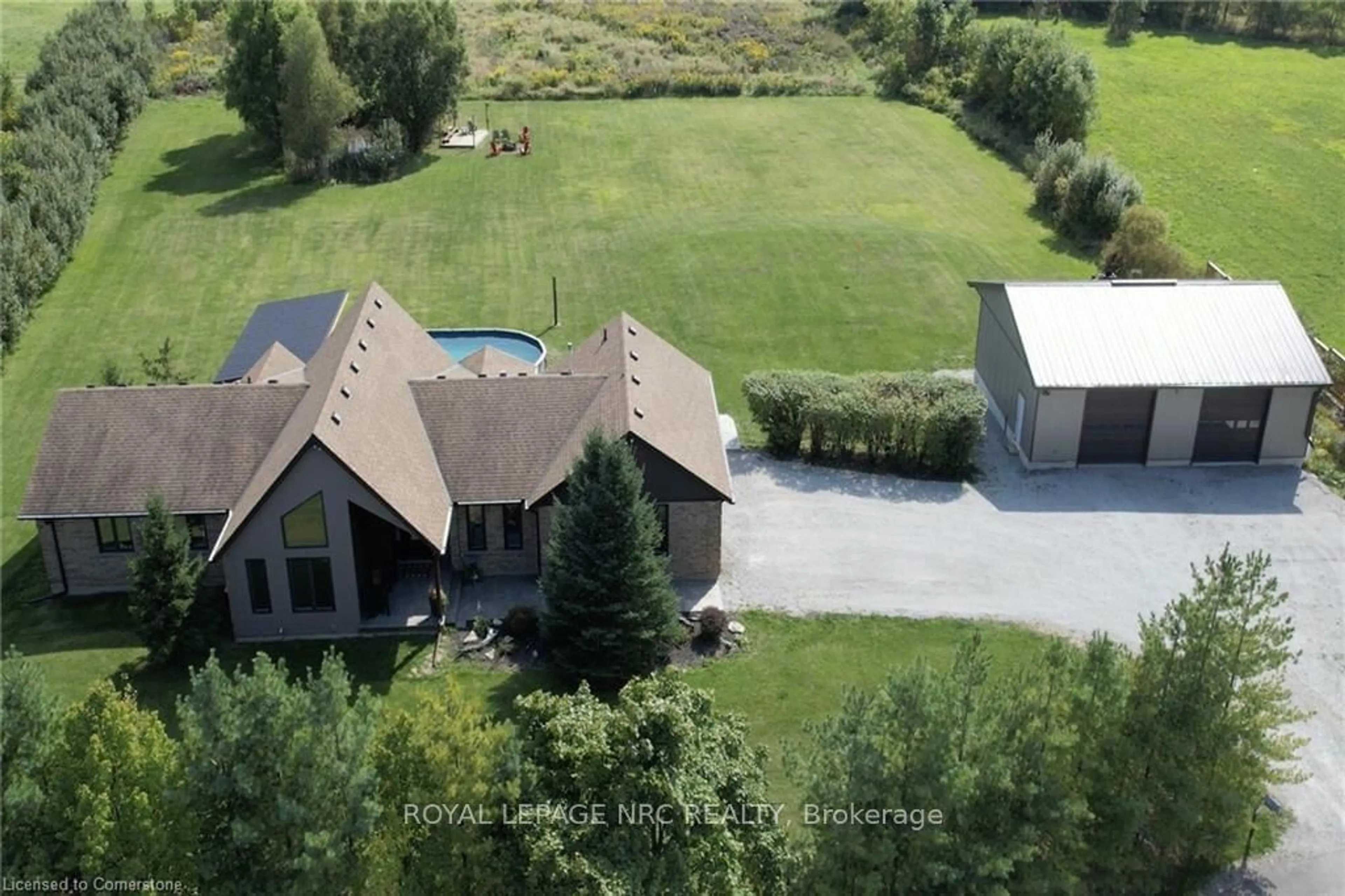 A pic from outside/outdoor area/front of a property/back of a property/a pic from drone, mountain view for 2481 Meadow Crt, West Lincoln Ontario L0R 1Y0