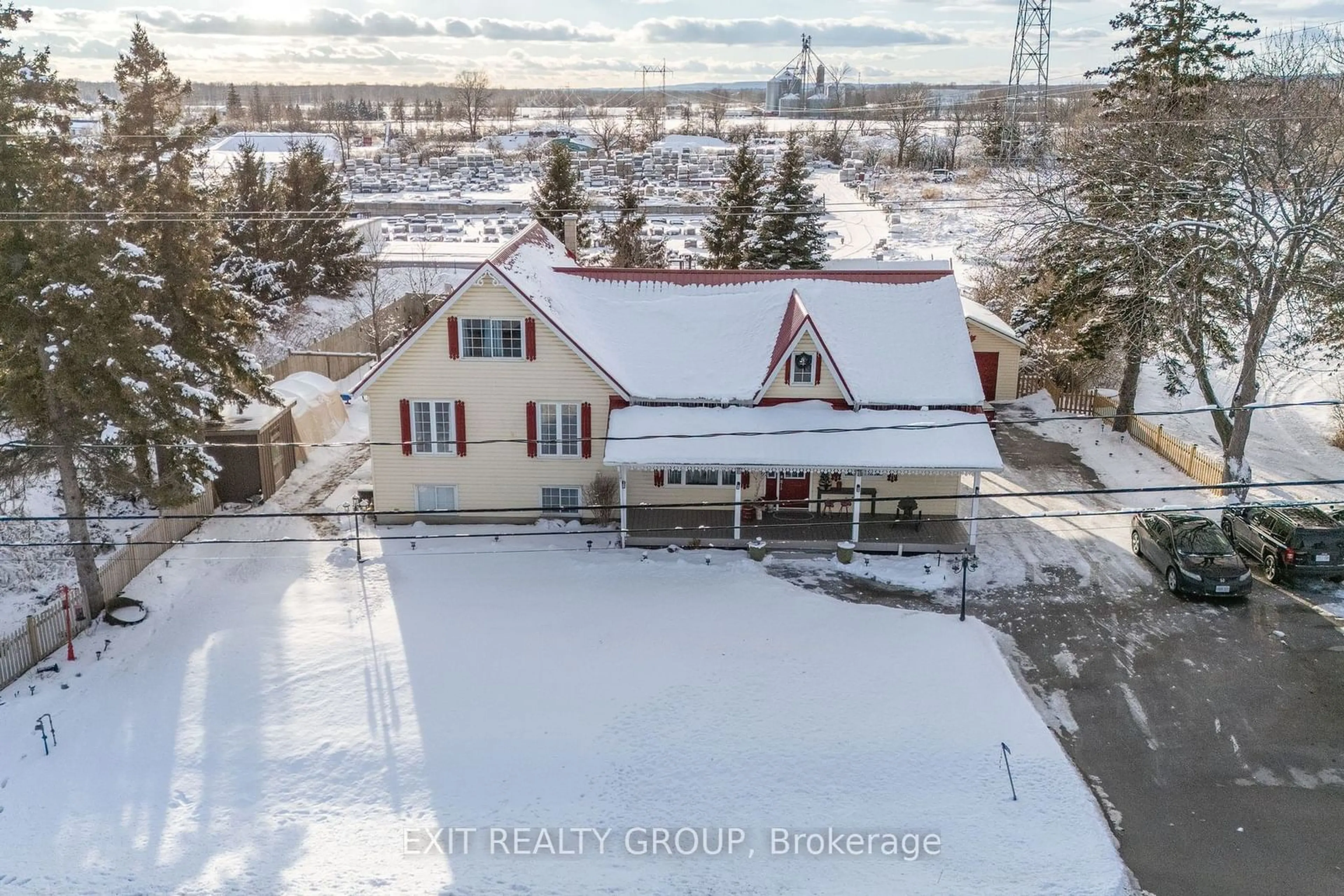 A pic from outside/outdoor area/front of a property/back of a property/a pic from drone, unknown for 705 Wallbridge-Loyalist Rd, Belleville Ontario K8N 4Z5