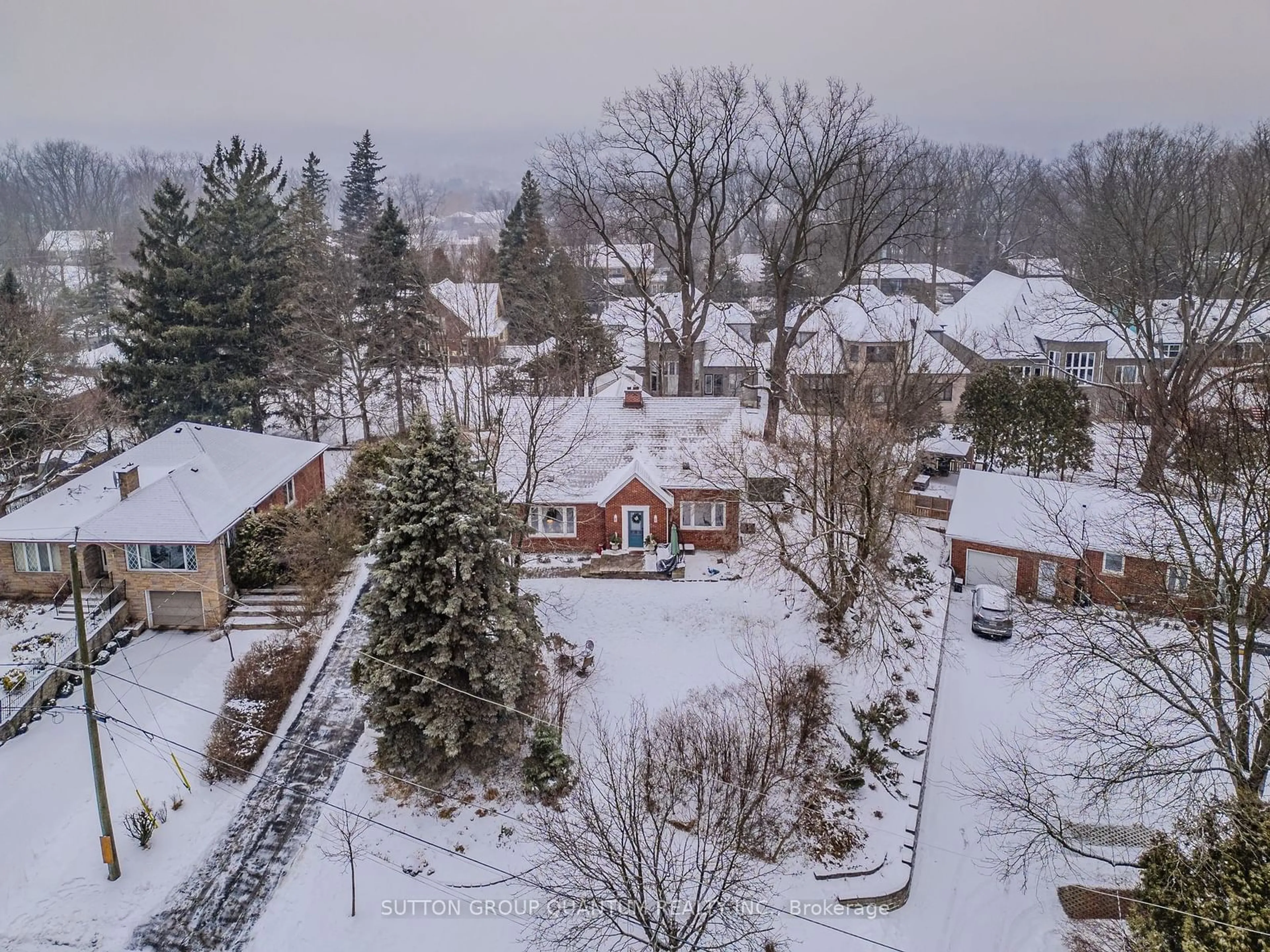 A pic from outside/outdoor area/front of a property/back of a property/a pic from drone, street for 15 Mayfair Ave, Hamilton Ontario L9H 3K5