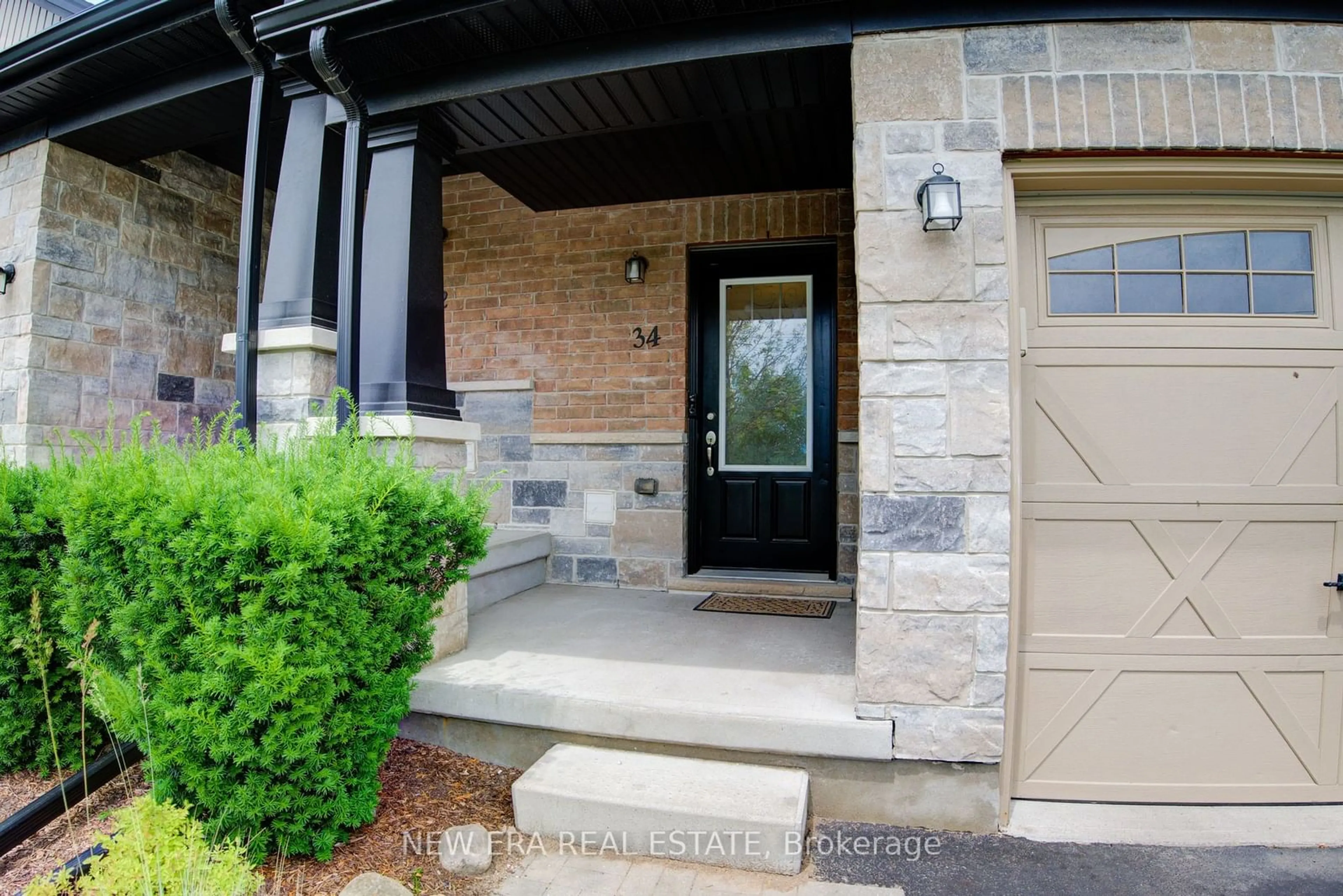 Indoor entryway for 34 Arlington Cres, Guelph Ontario N1L 0L1