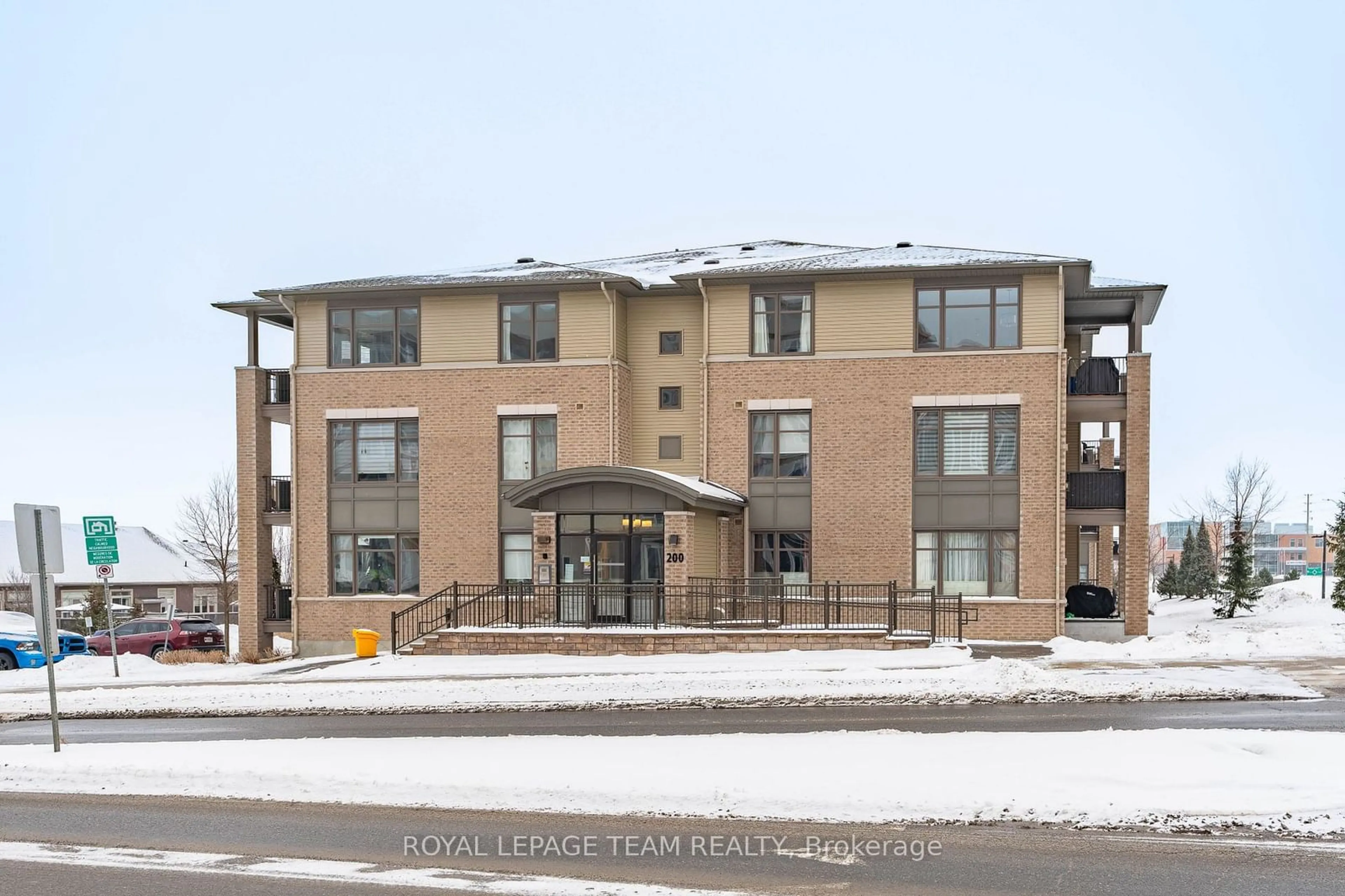 Indoor foyer for 200 Janka Private #301, Stittsville - Munster - Richmond Ontario K2V 0E6