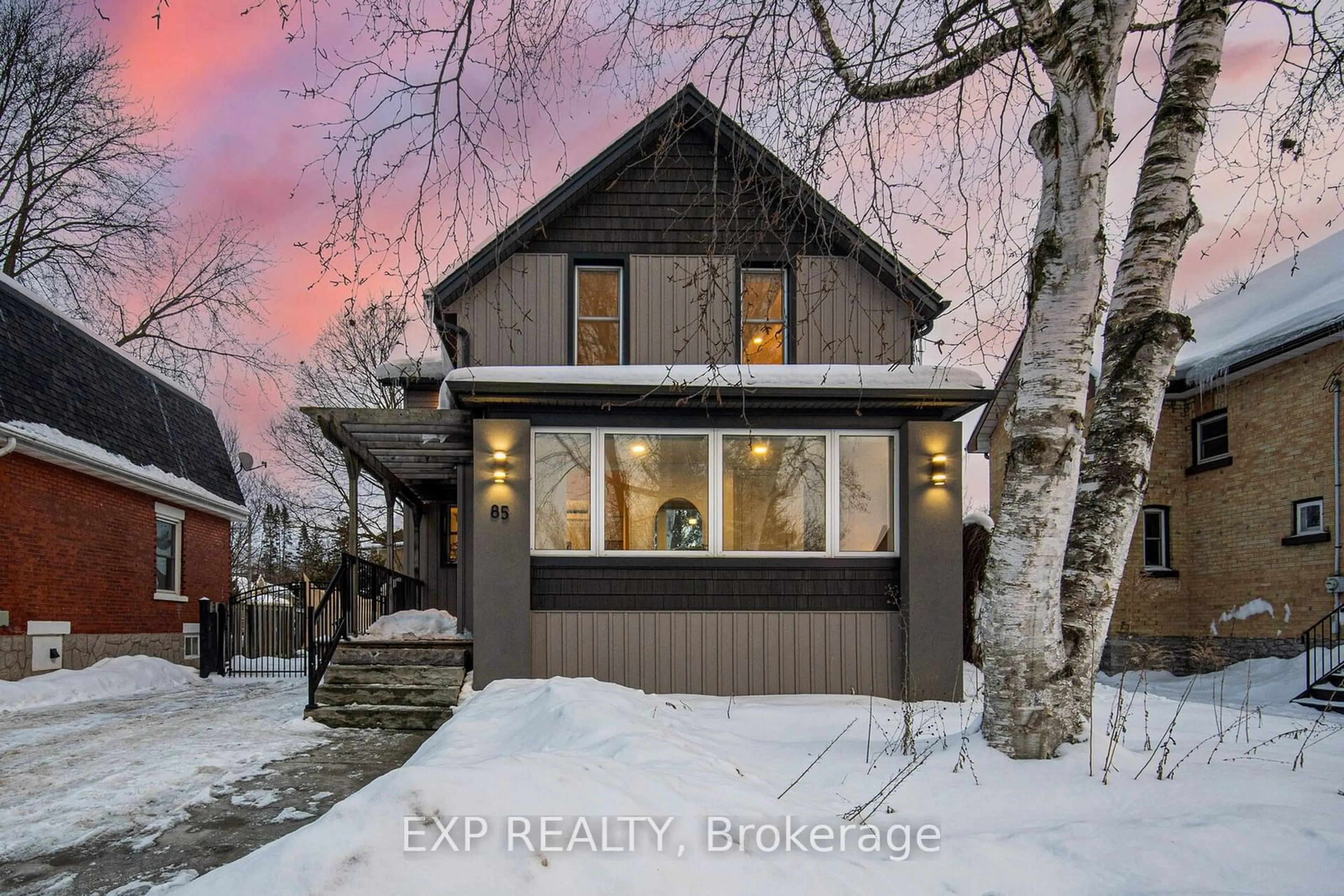 Indoor entryway for 85 Dufferin St, Stratford Ontario N5A 2G7