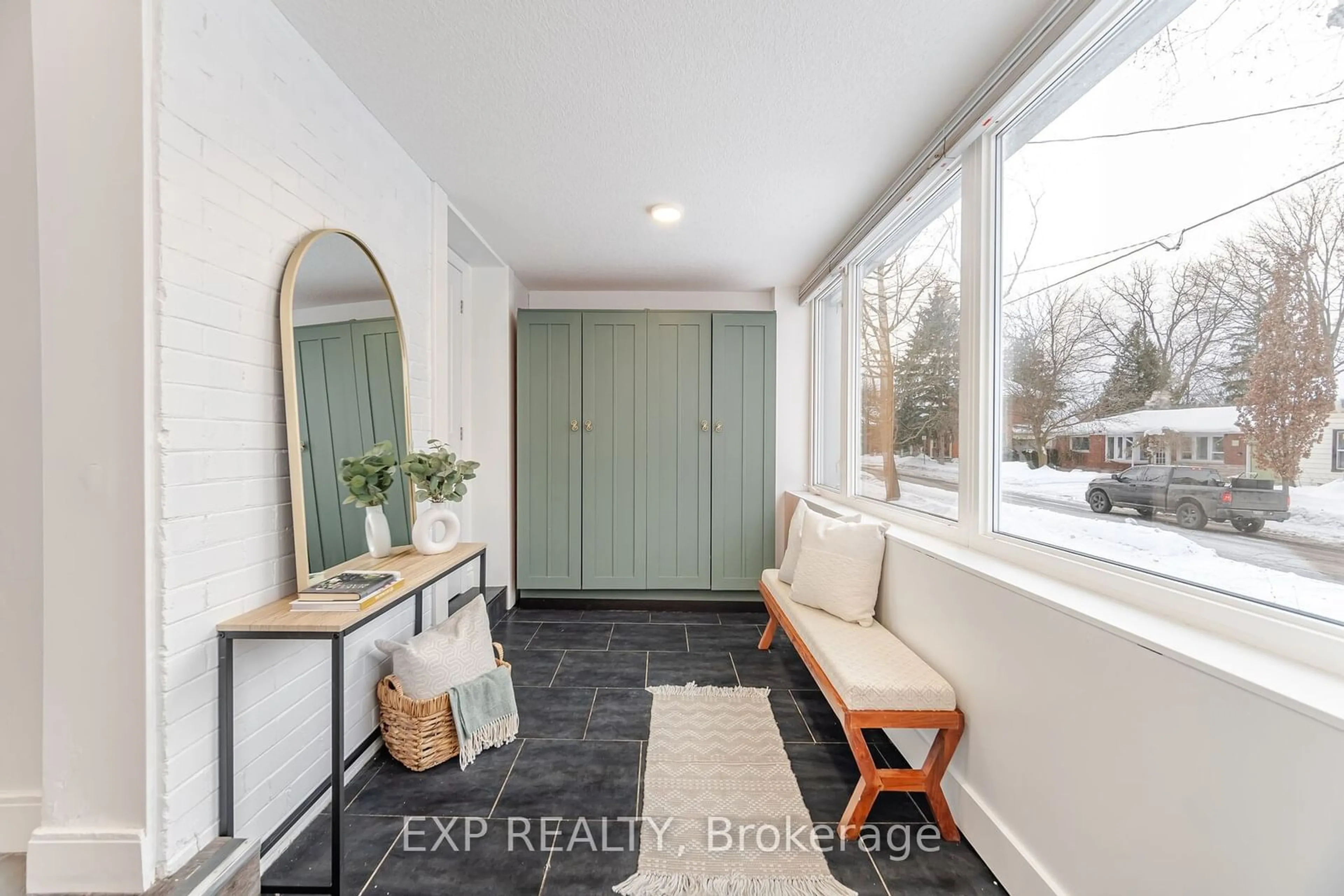 Indoor entryway for 85 Dufferin St, Stratford Ontario N5A 2G7