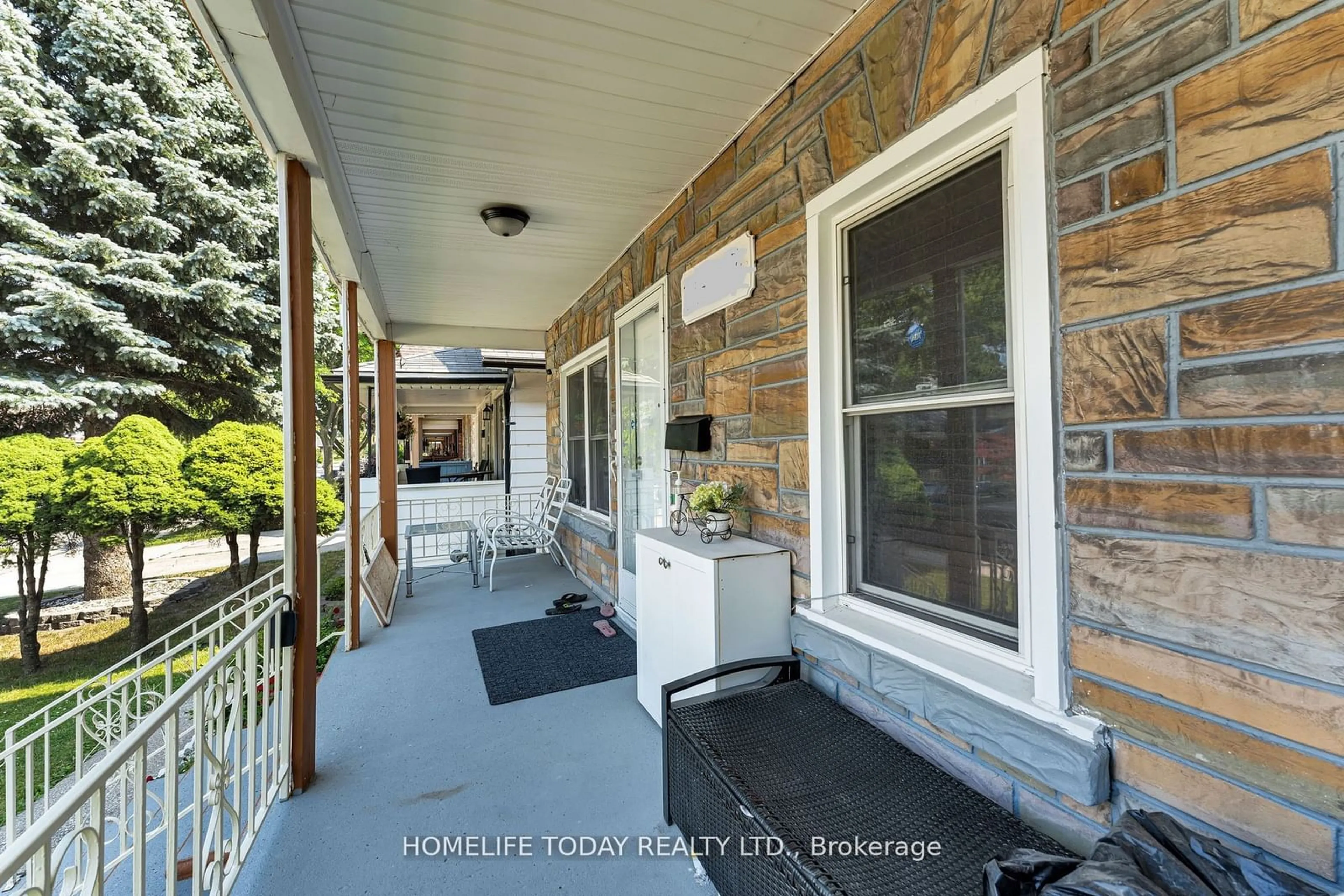 Patio, street for 1529 Hall Ave, Windsor Ontario N8X 4R6