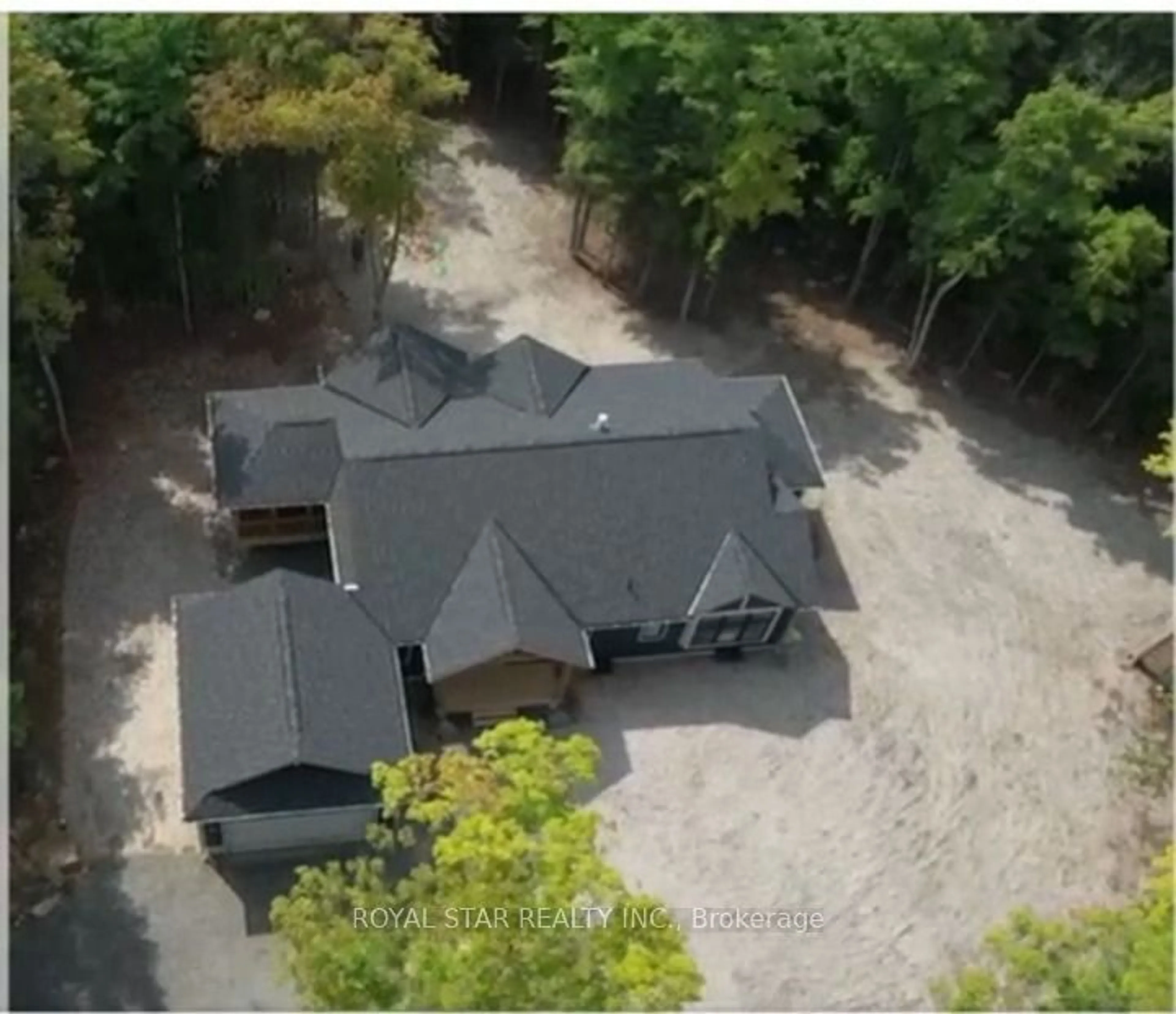 A pic from outside/outdoor area/front of a property/back of a property/a pic from drone, unknown for 1004 Boyne Ridge Crt, Huntsville Ontario P1H 0K1