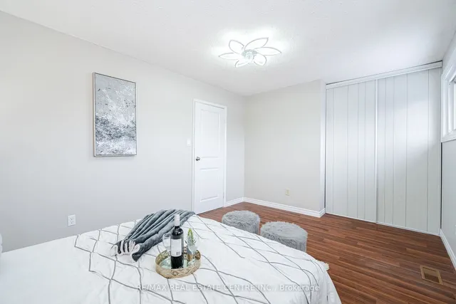 Additional image 20 of 43 Markham Cres
