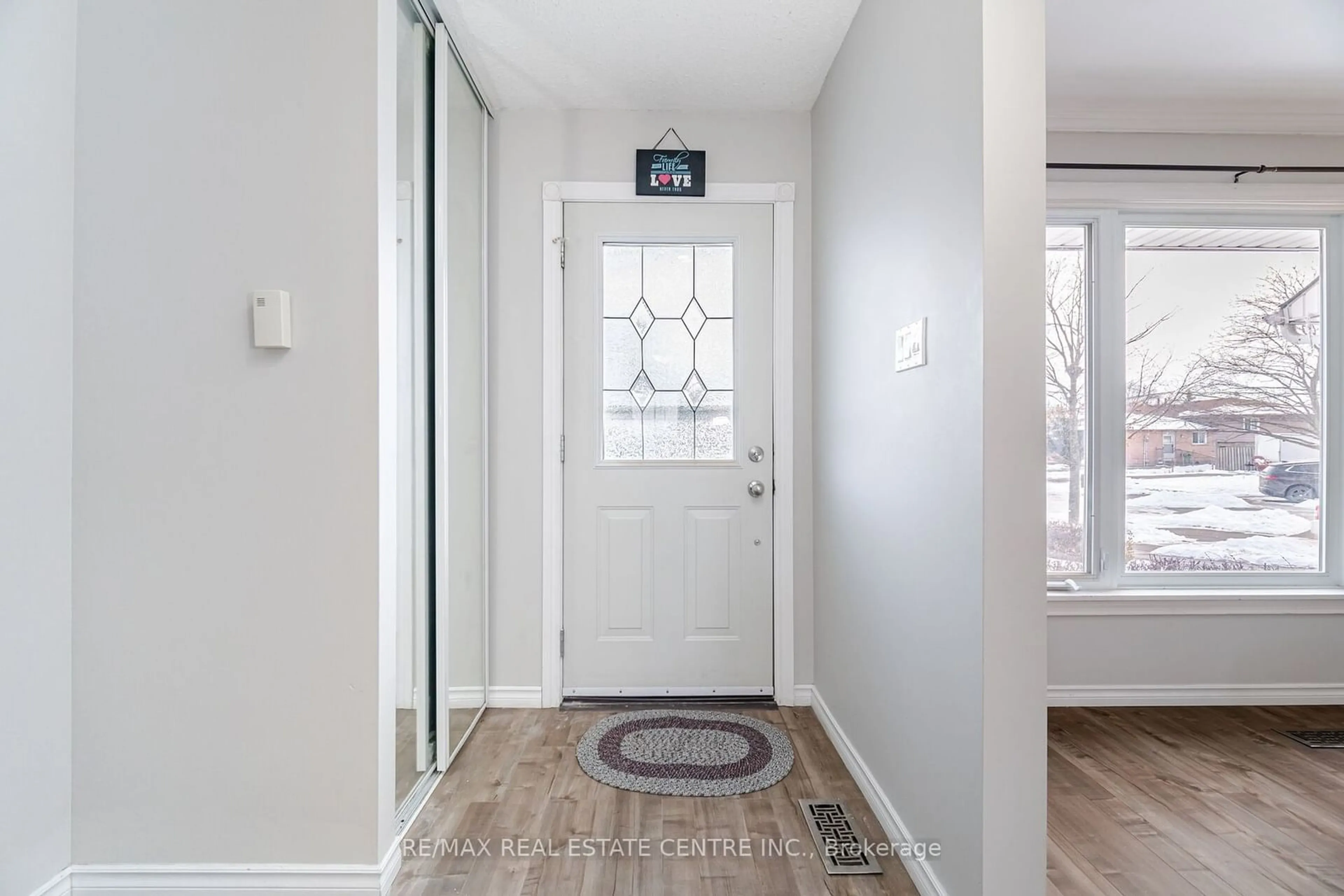 Indoor entryway for 43 Markham Cres, Hamilton Ontario L8J 1P2