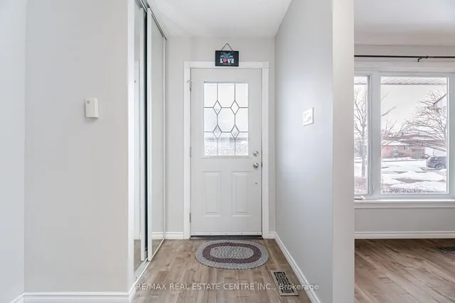 Additional image 37 of 43 Markham Cres