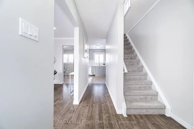 Additional image 36 of 43 Markham Cres