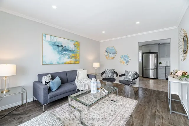 Additional image 32 of 43 Markham Cres