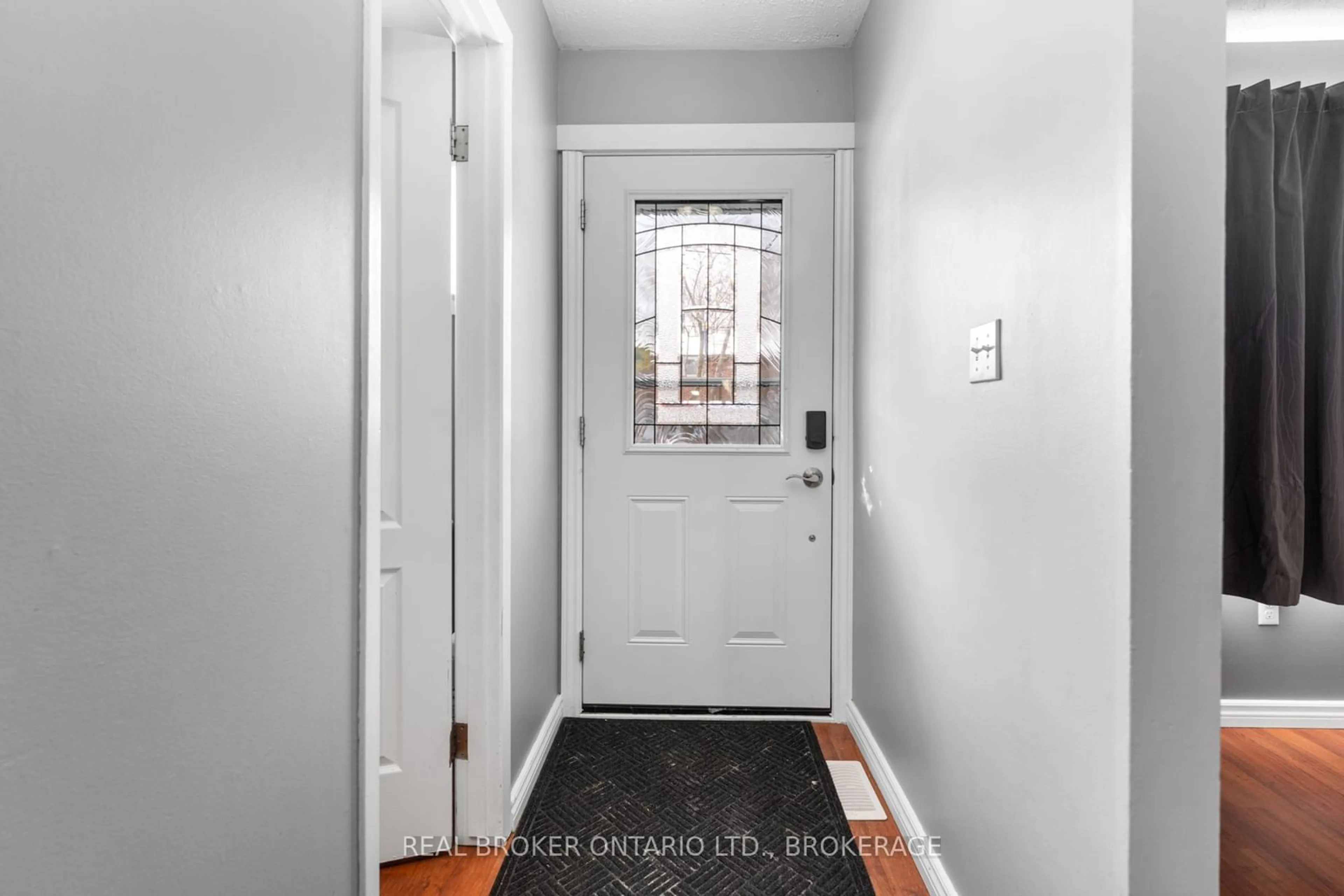 Indoor entryway for 23 Addington St #6, Loyalist Ontario K7N 1C6