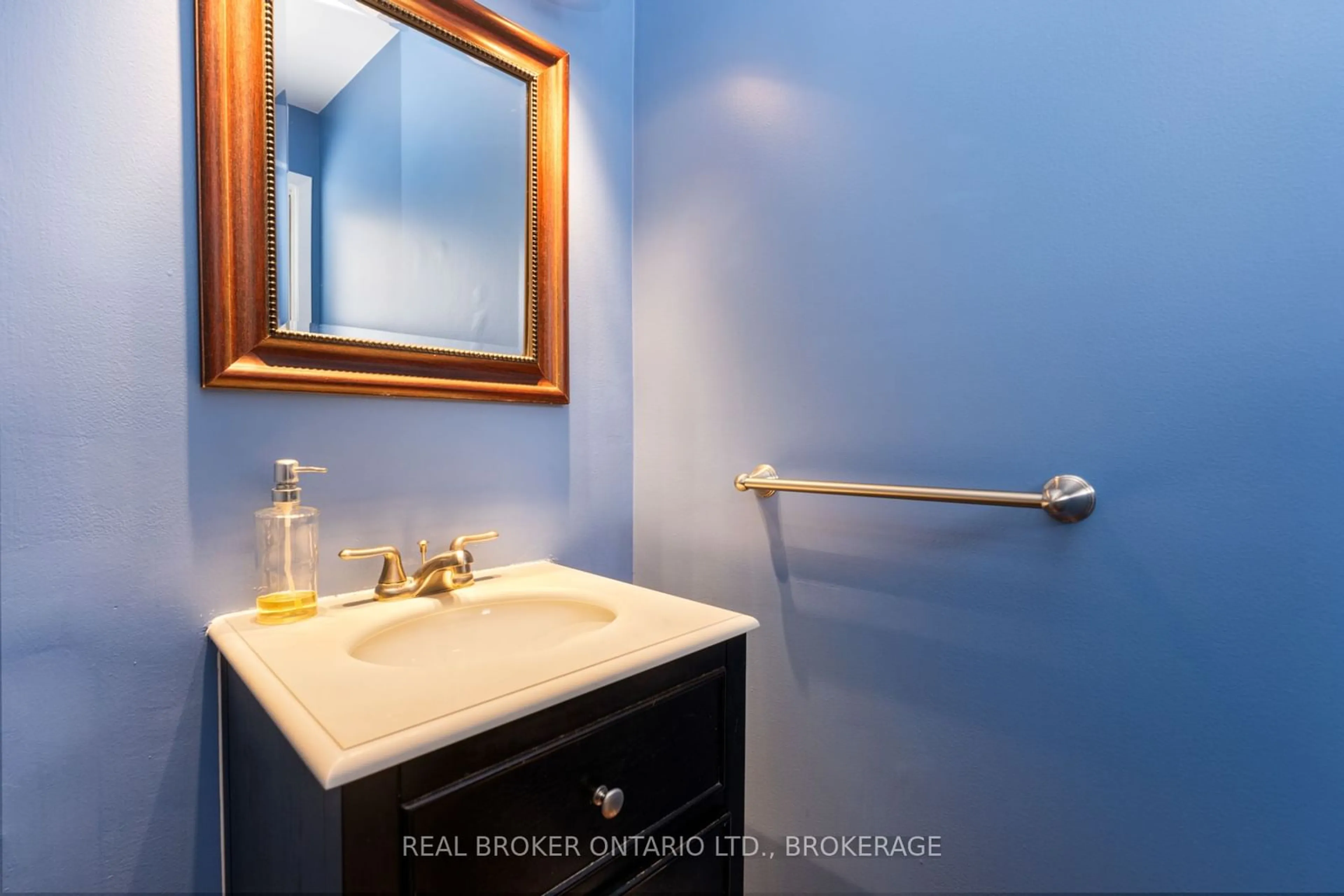 Standard bathroom, ceramic/tile floor for 23 Addington St #6, Loyalist Ontario K7N 1C6