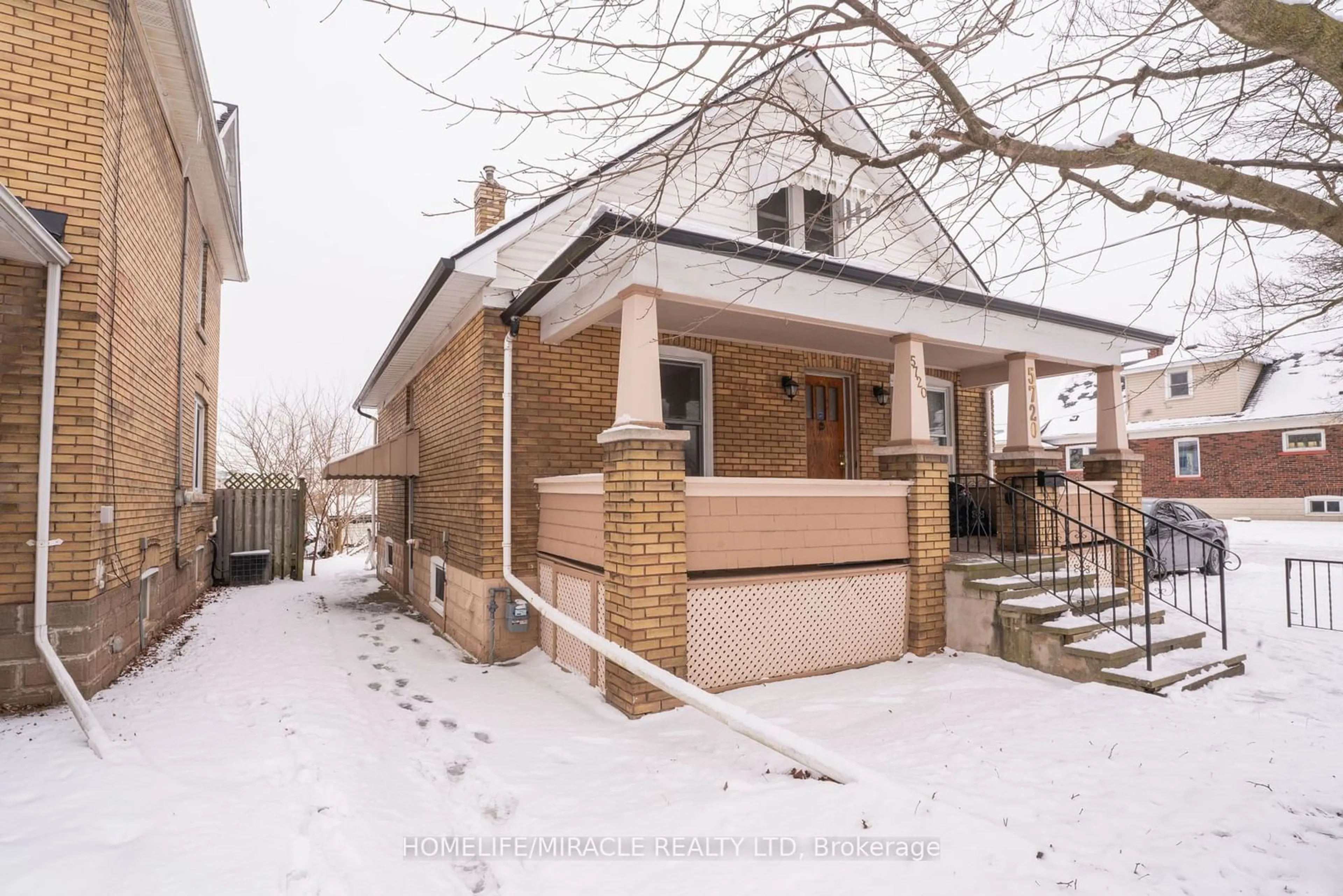 Home with brick exterior material, street for 5720 Temperance Ave, Niagara Falls Ontario L2G 4A5