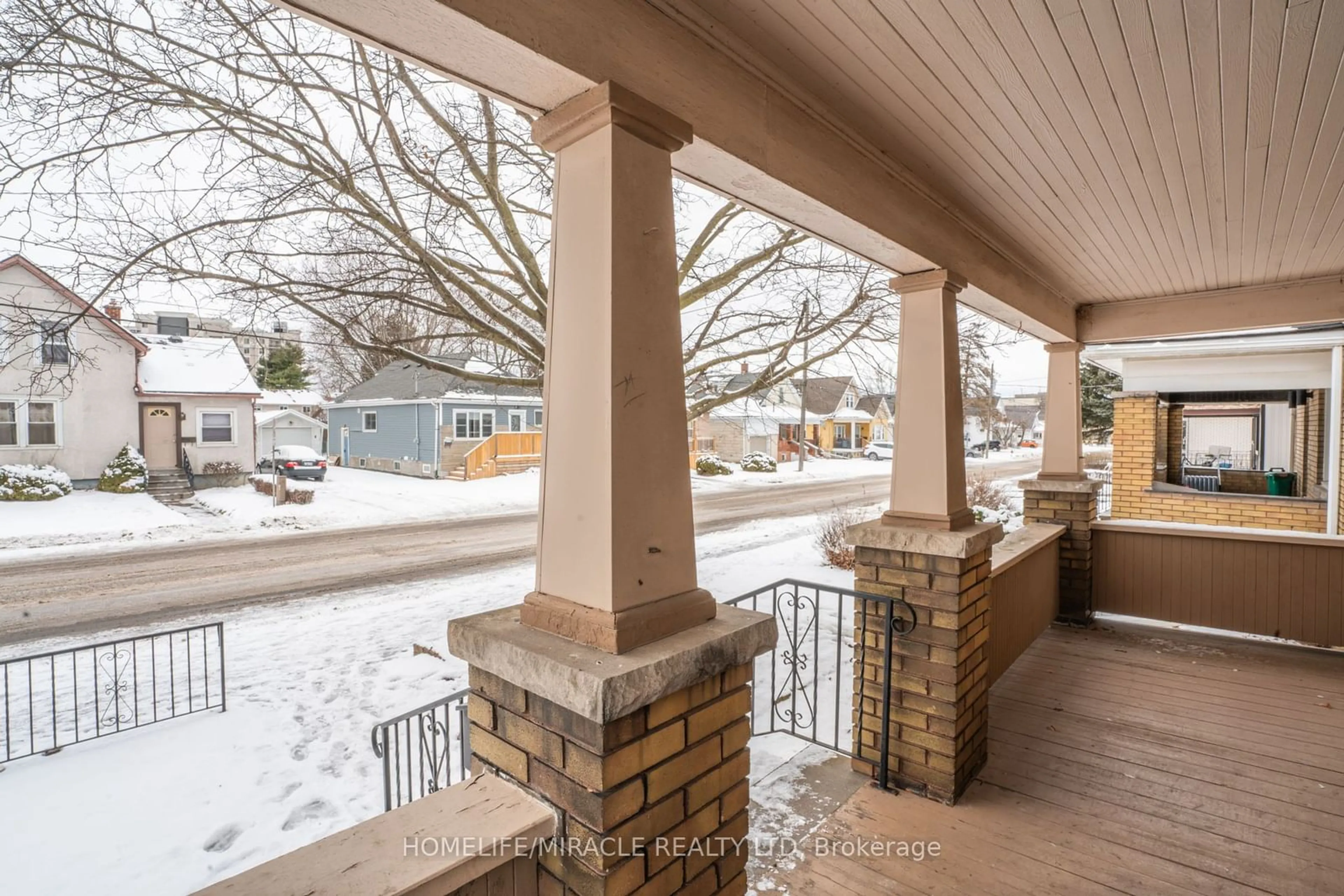 Patio, street for 5720 Temperance Ave, Niagara Falls Ontario L2G 4A5