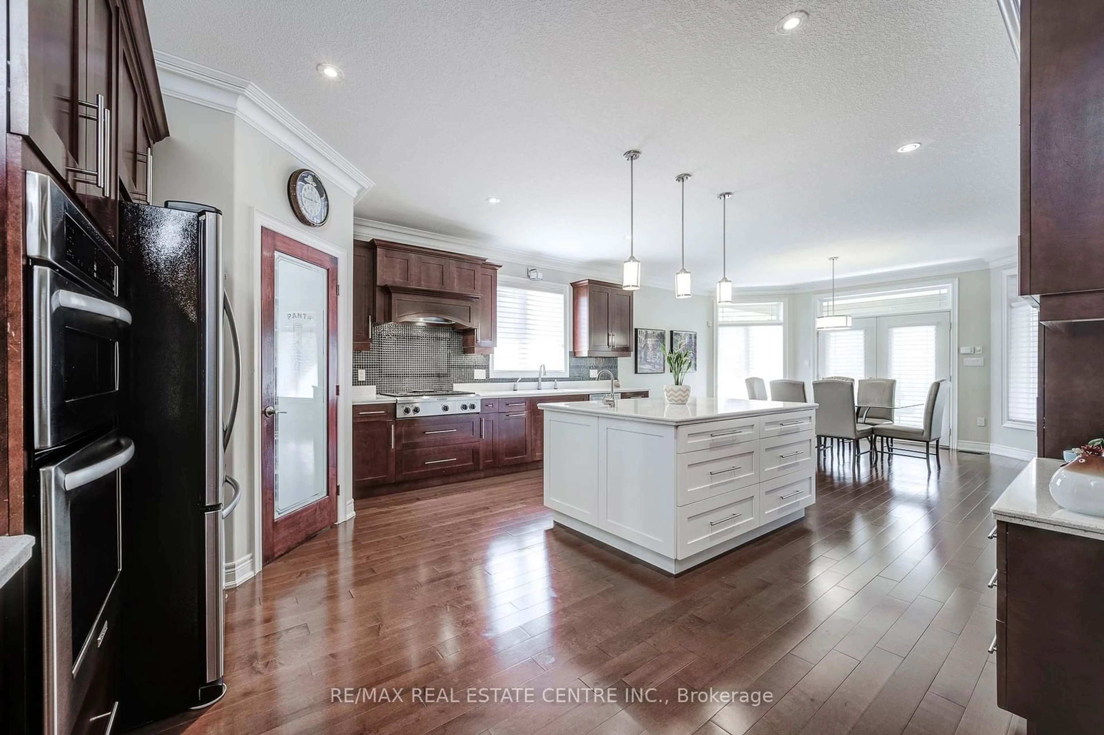 Open concept kitchen, unknown for 4072 Highland Park Dr, Lincoln Ontario L0R 1B7