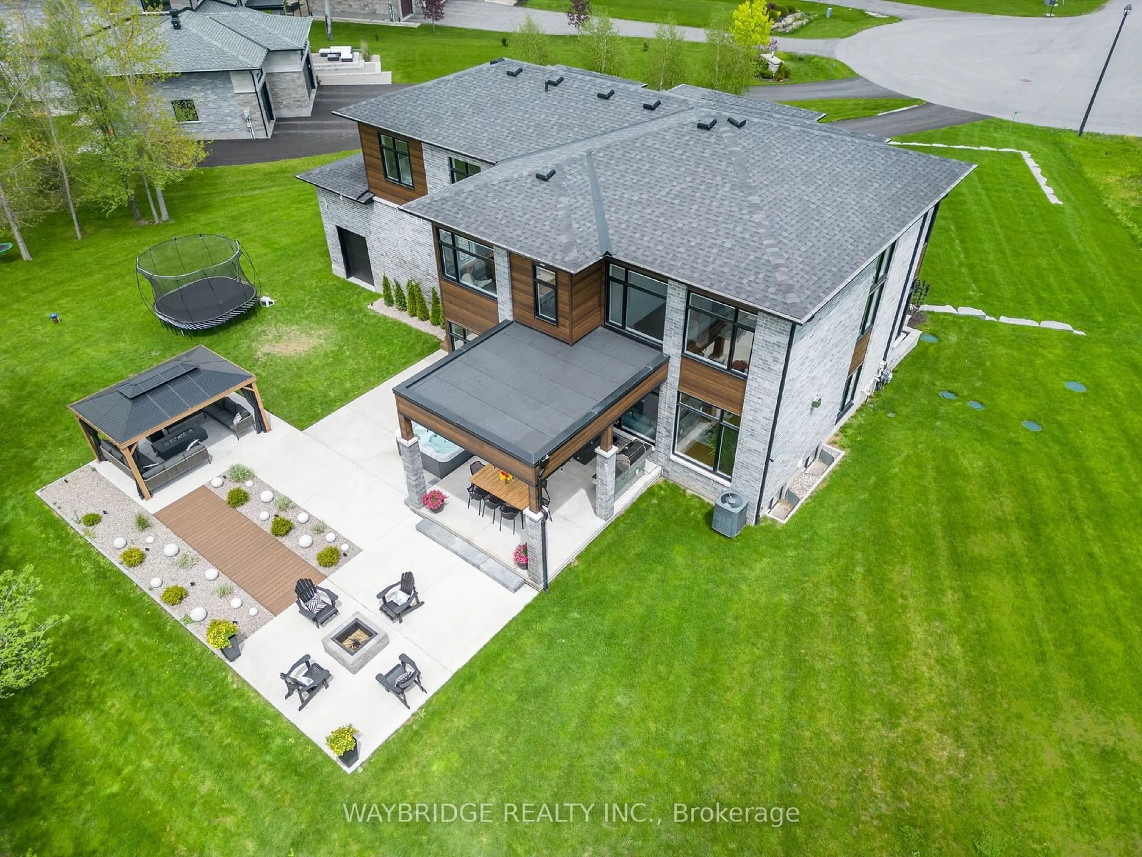 A pic from outside/outdoor area/front of a property/back of a property/a pic from drone, unknown for 536 LEIMERK Crt, Manotick - Kars - Rideau Twp and Area Ontario K4M 0B2