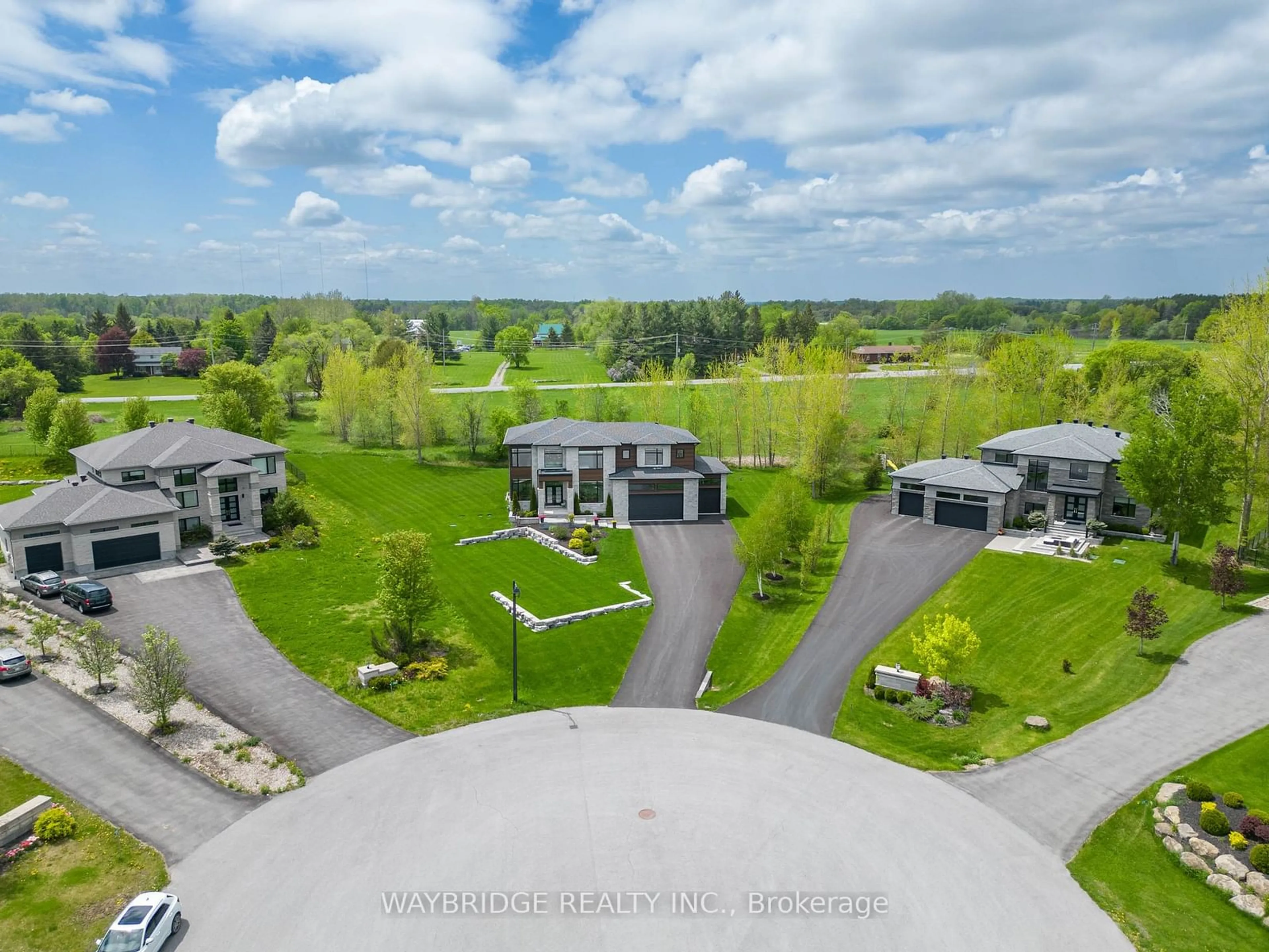 A pic from outside/outdoor area/front of a property/back of a property/a pic from drone, unknown for 536 LEIMERK Crt, Manotick - Kars - Rideau Twp and Area Ontario K4M 0B2