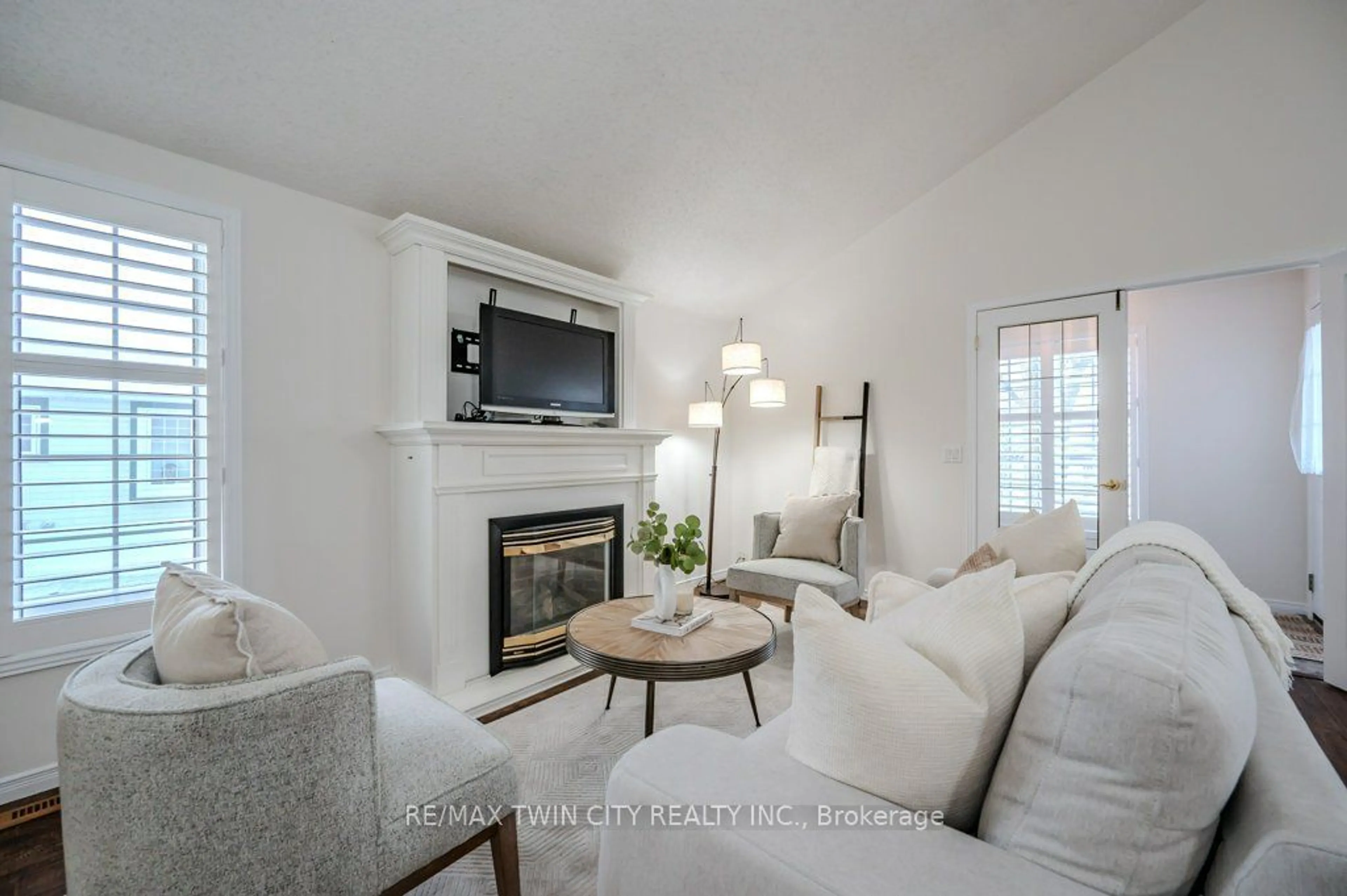 Living room with furniture, unknown for 185 Wesley Cres, Waterloo Ontario N2J 4G8