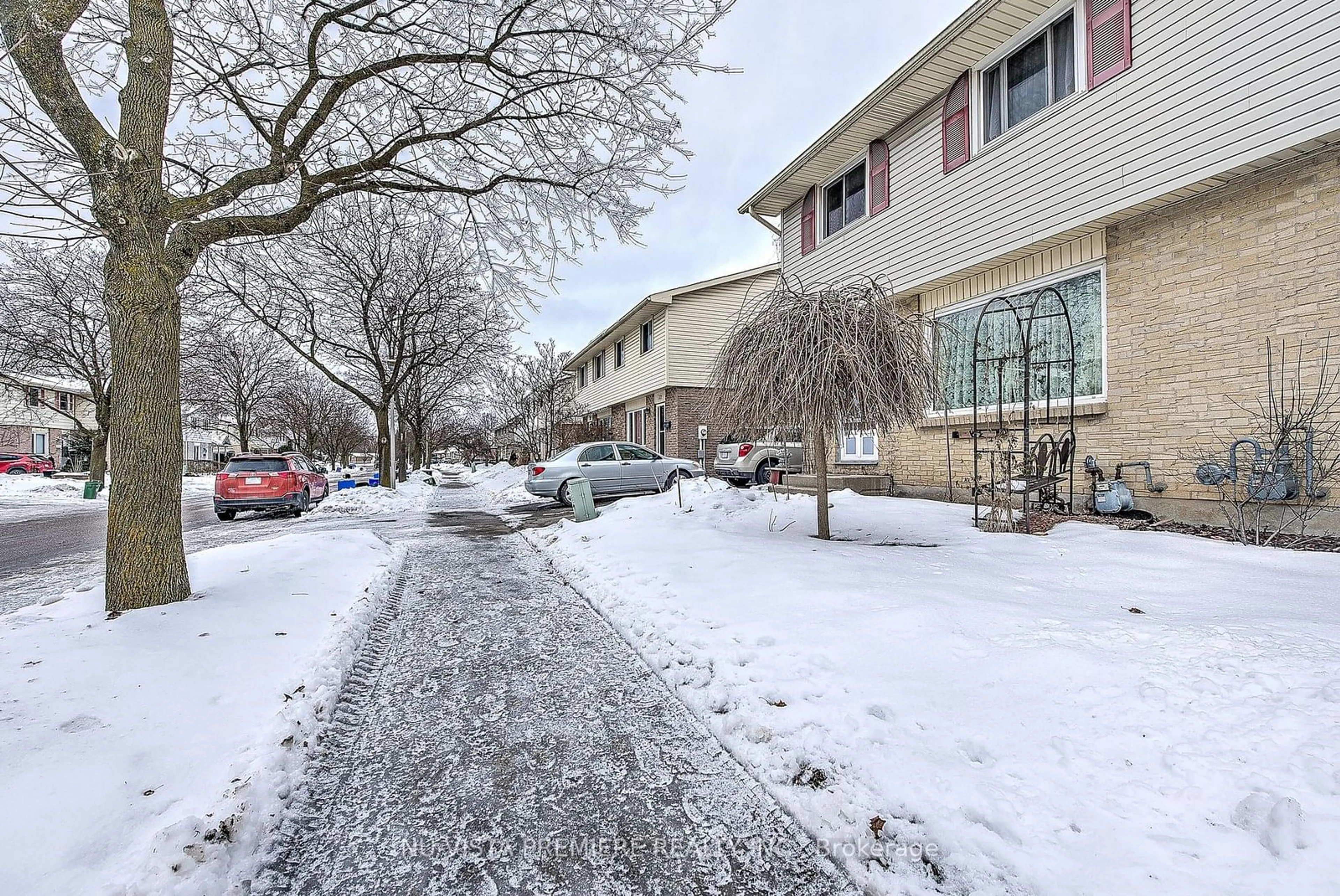 Patio, street for 34 ROSAMOND Cres, London Ontario N6E 2M8