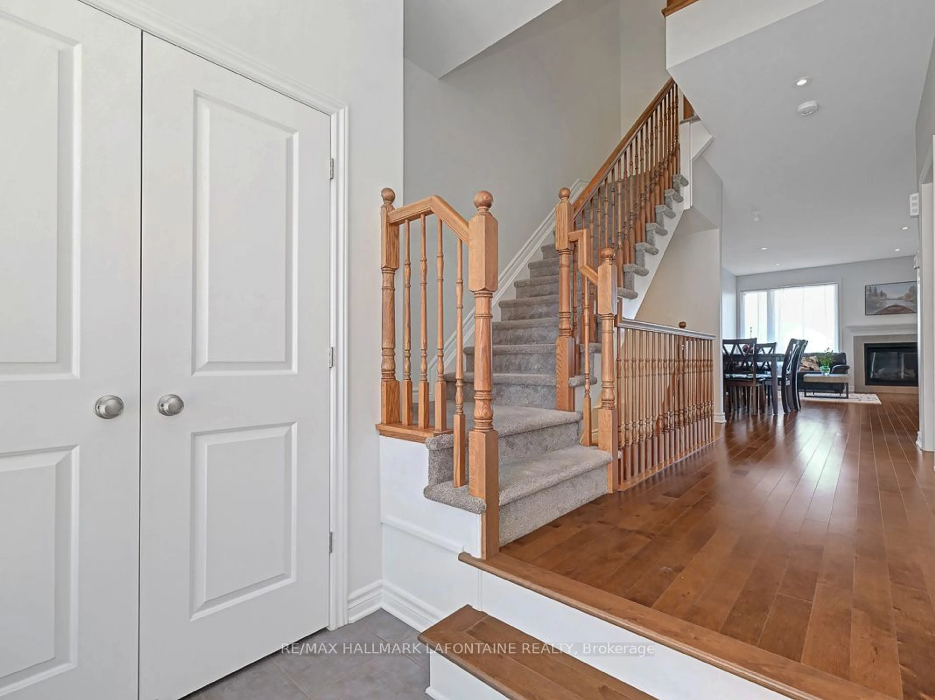 Unknown for 695 Putney Cres, Stittsville - Munster - Richmond Ontario K2S 2N9