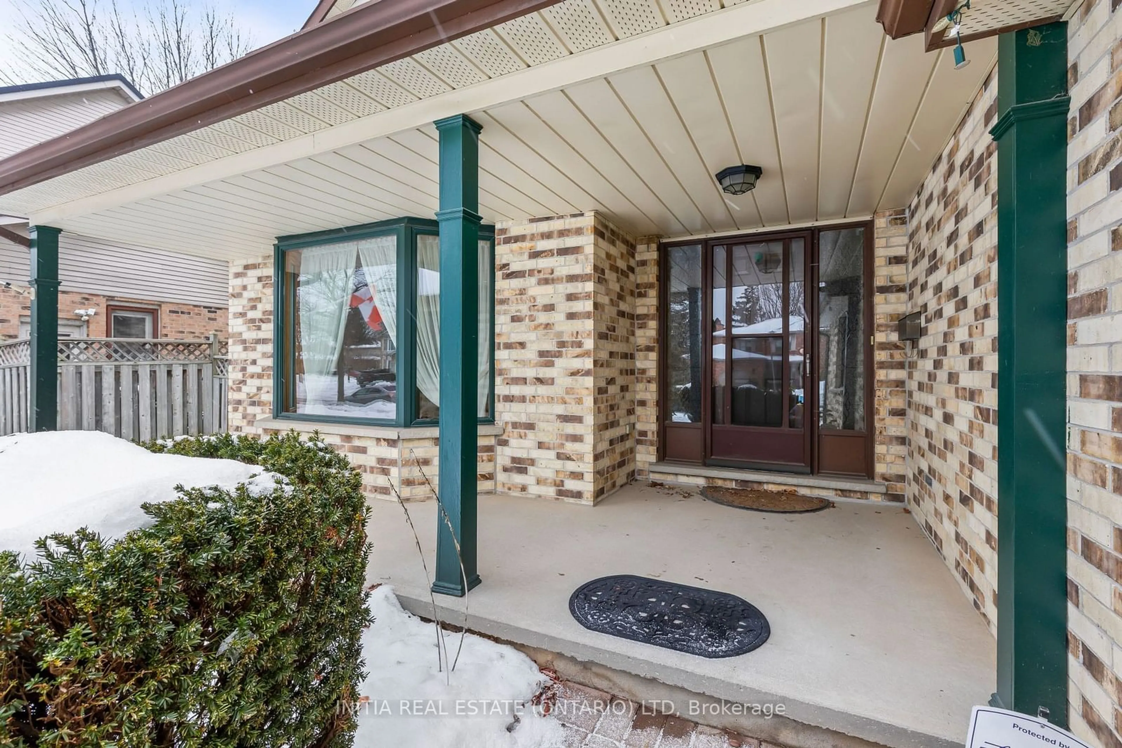 Indoor entryway for 104 Doon Dr, London Ontario N5X 3V1