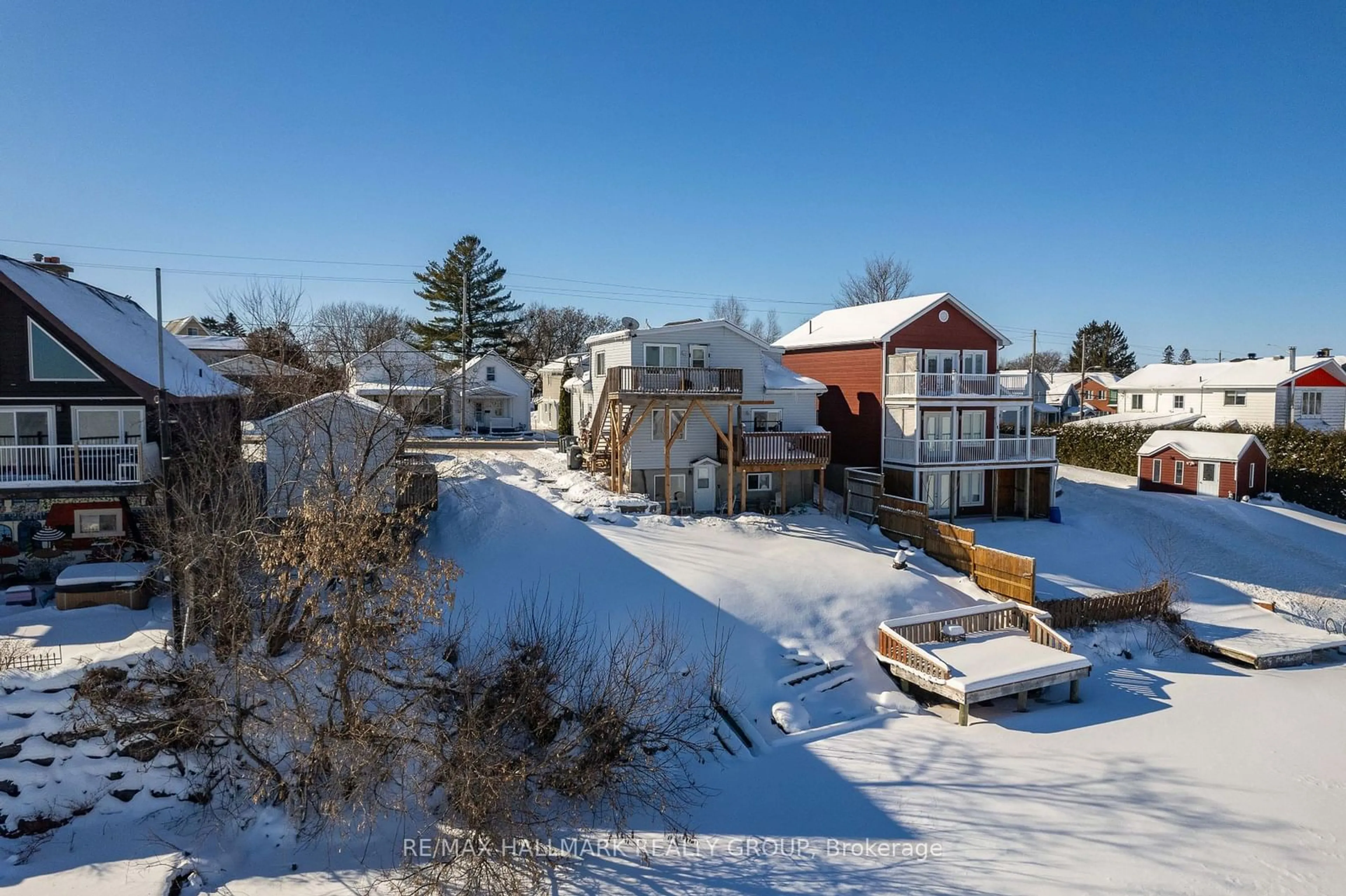 A pic from outside/outdoor area/front of a property/back of a property/a pic from drone, unknown for 1111 Main St, Hawkesbury Ontario K6A 1B8