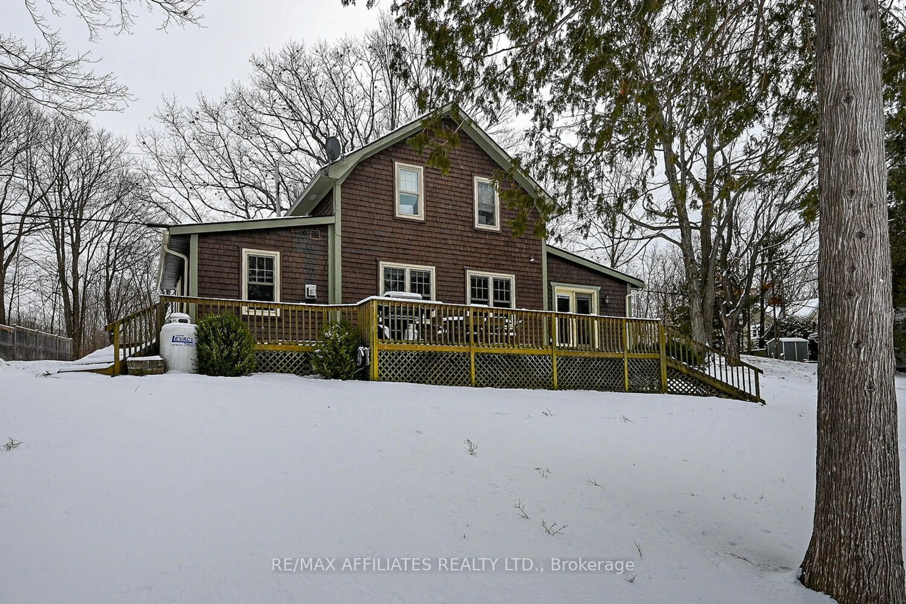 A pic from outside/outdoor area/front of a property/back of a property/a pic from drone, unknown for 54 R5 Rd, Rideau Lakes Ontario K0G 1L0