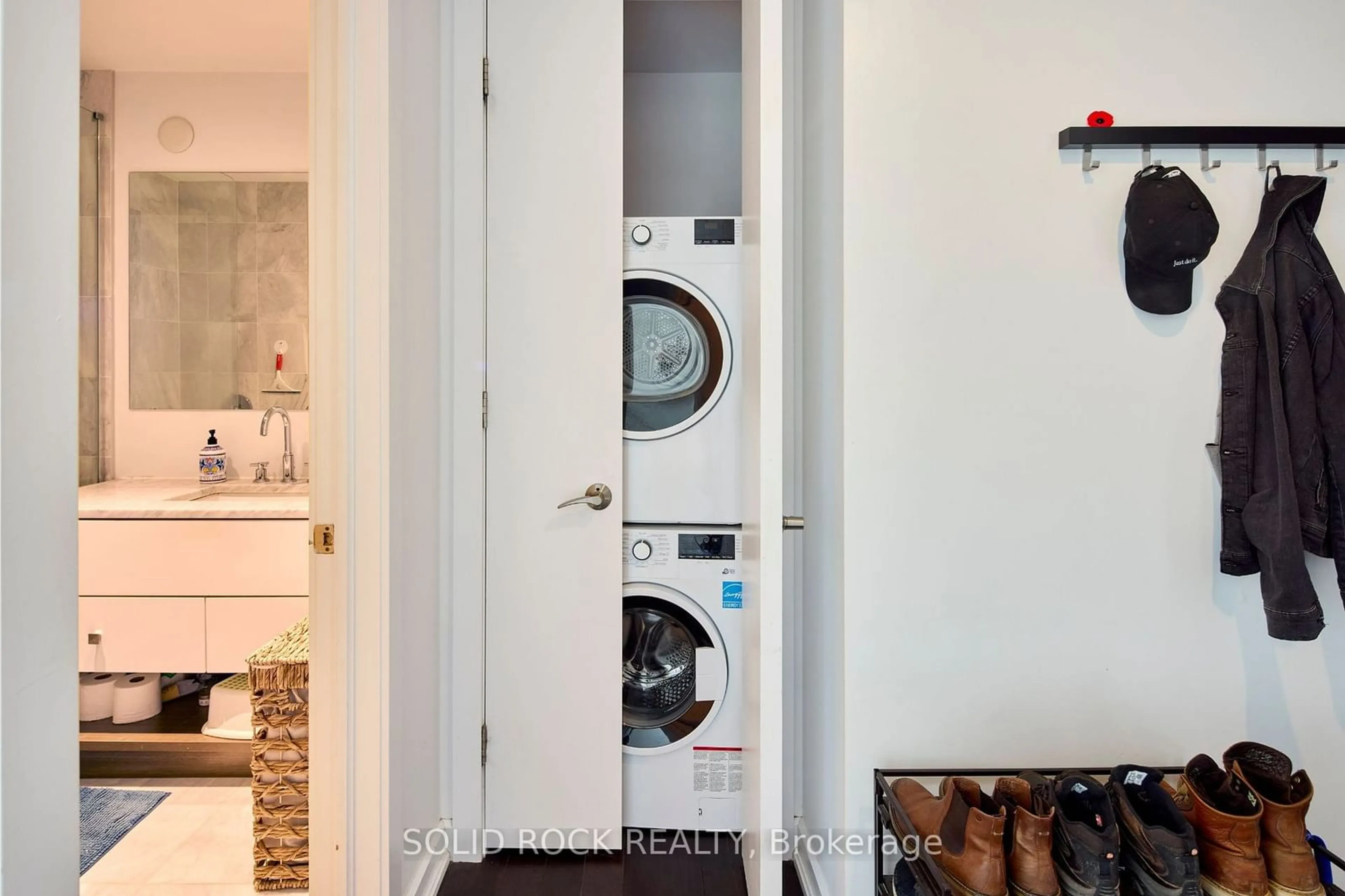 Laundry room for 300 Lisgar St #908, Ottawa Centre Ontario K2P 0E2