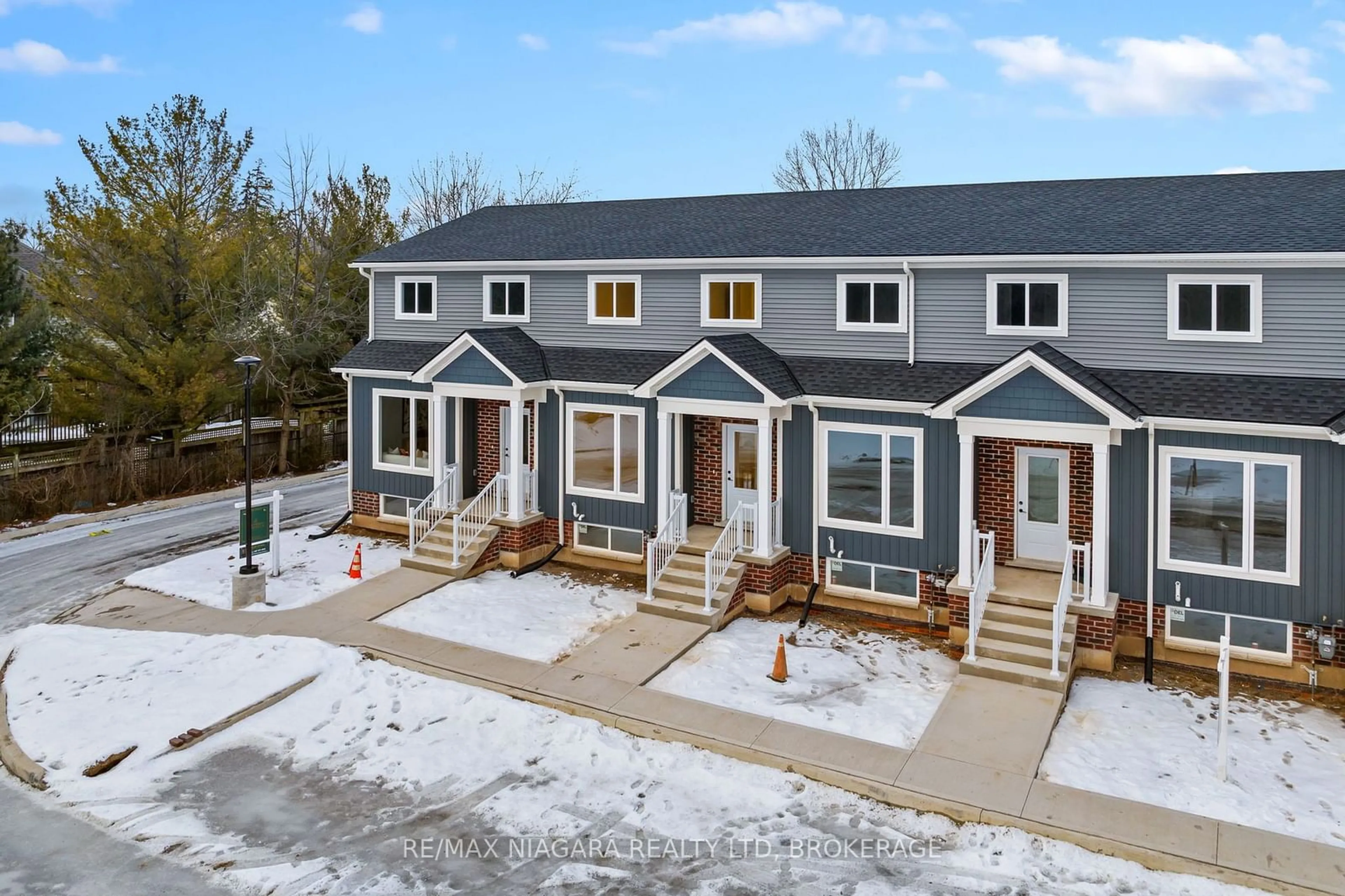 A pic from outside/outdoor area/front of a property/back of a property/a pic from drone, street for 100 Welland Rd #7, Pelham Ontario L0S 1E4