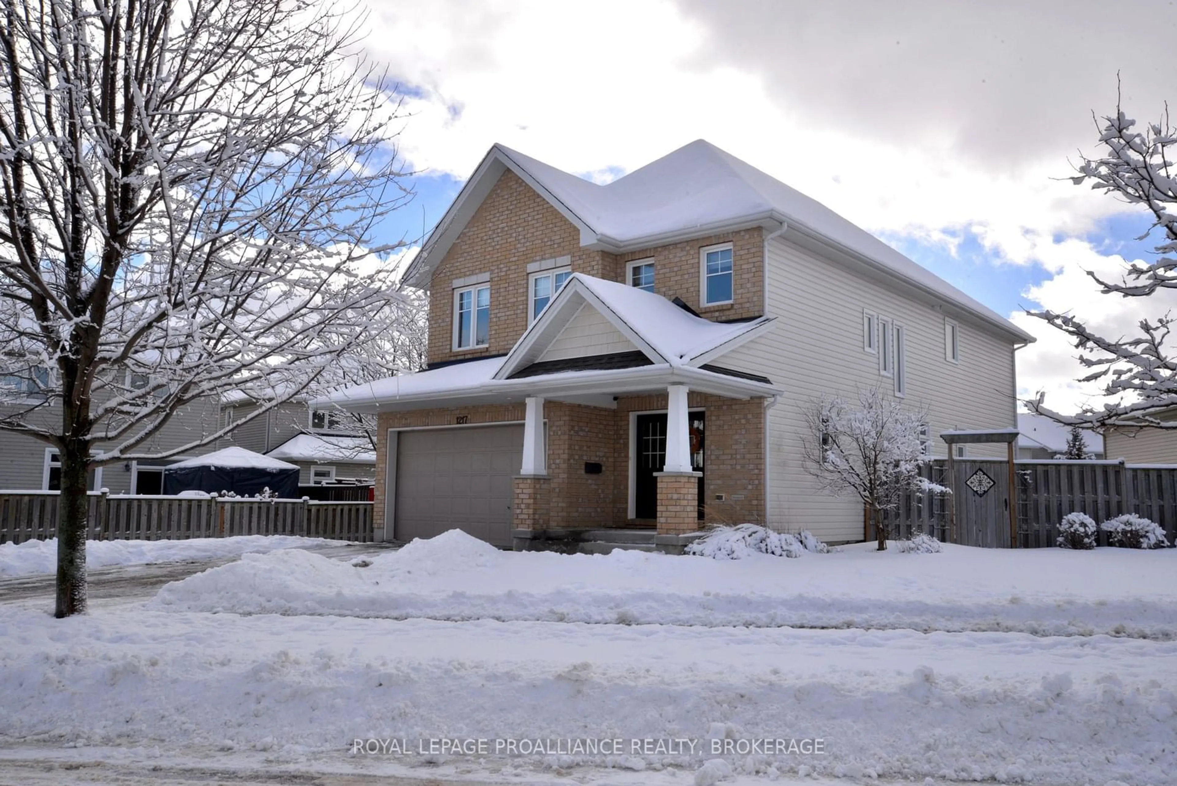 A pic from outside/outdoor area/front of a property/back of a property/a pic from drone, street for 1217 Greenwood Park Dr, Kingston Ontario K7K 0E1