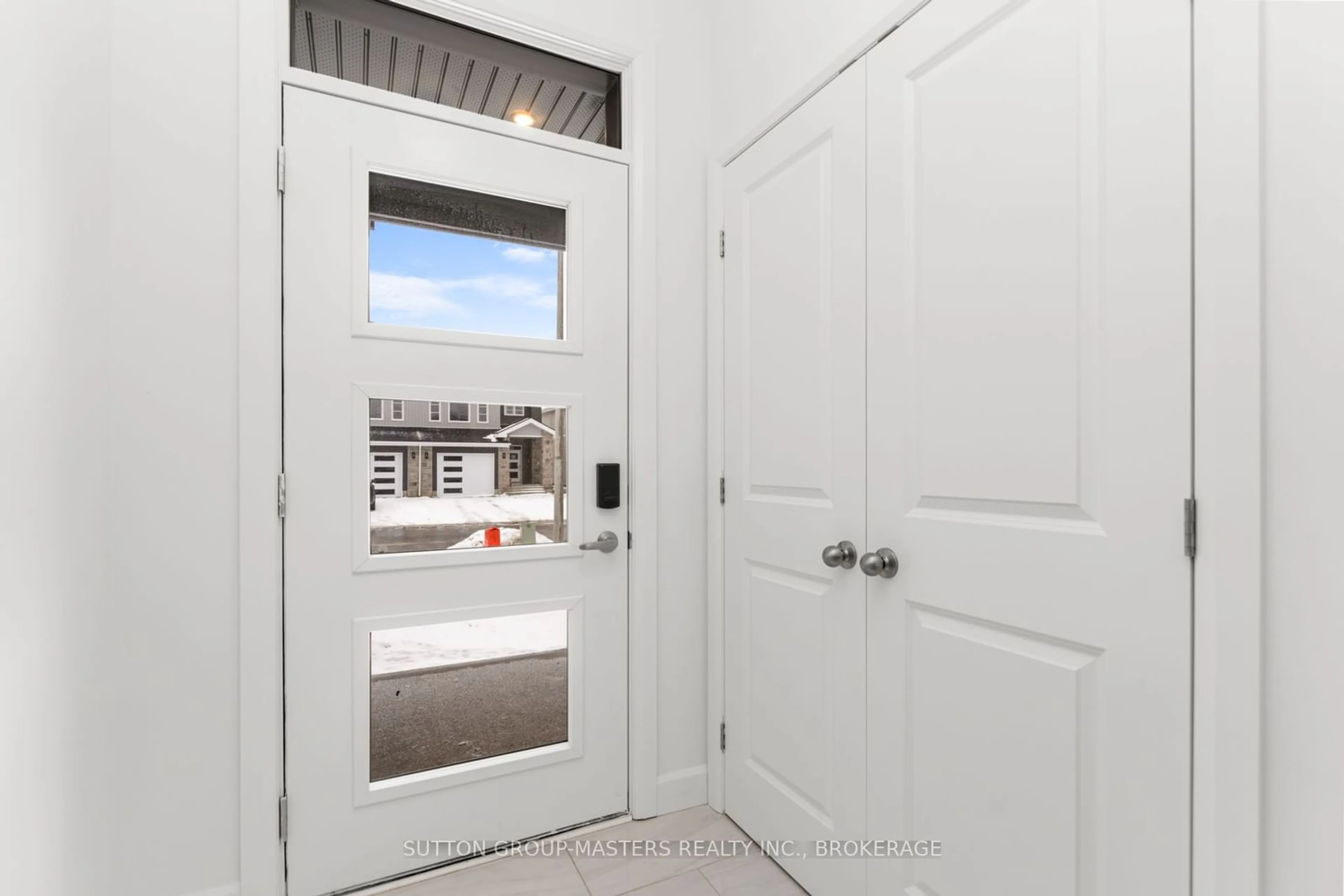 Indoor entryway for 208 Superior Dr, Loyalist Ontario K7N 0E9