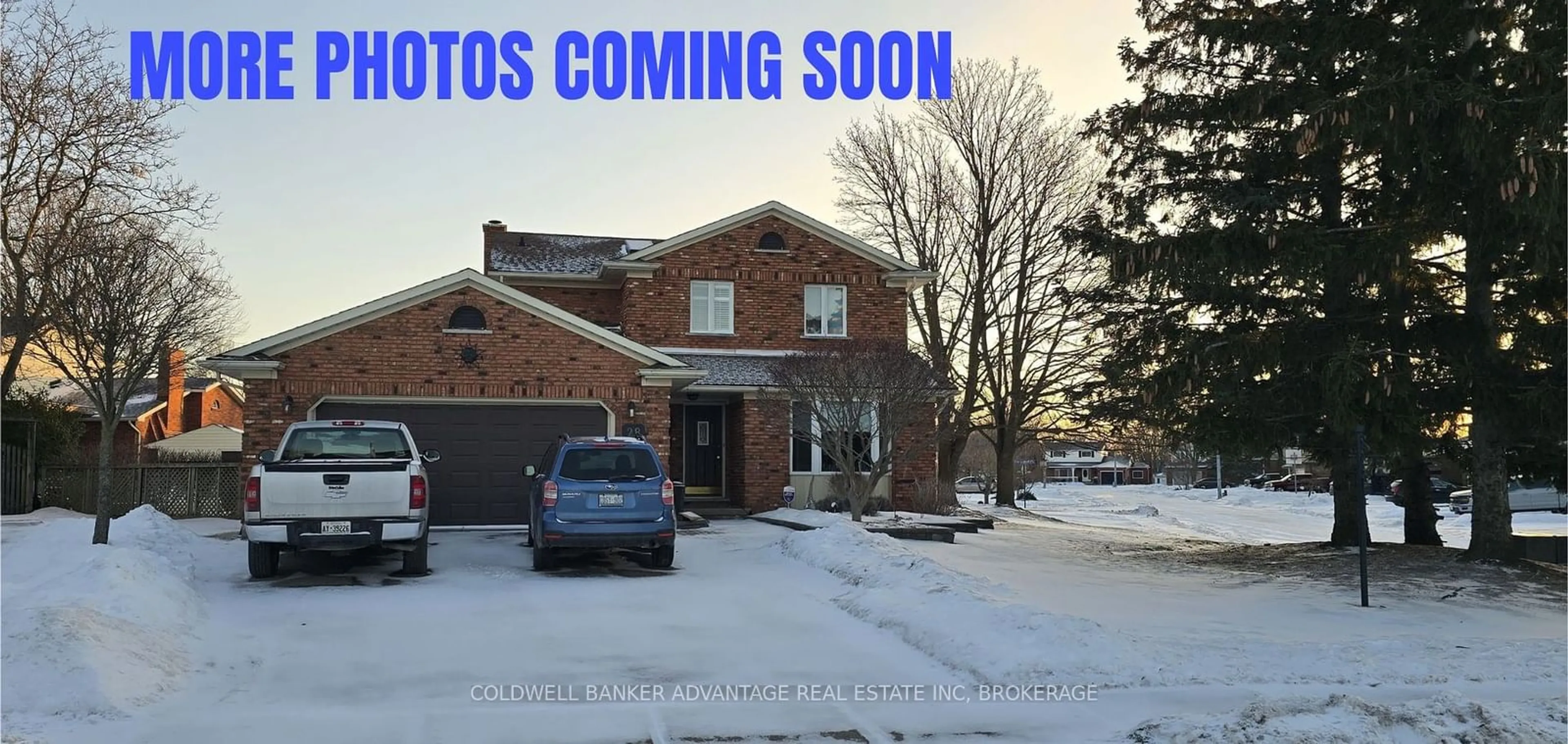 A pic from outside/outdoor area/front of a property/back of a property/a pic from drone, street for 28 Dixon Cres, Welland Ontario L3C 6P4