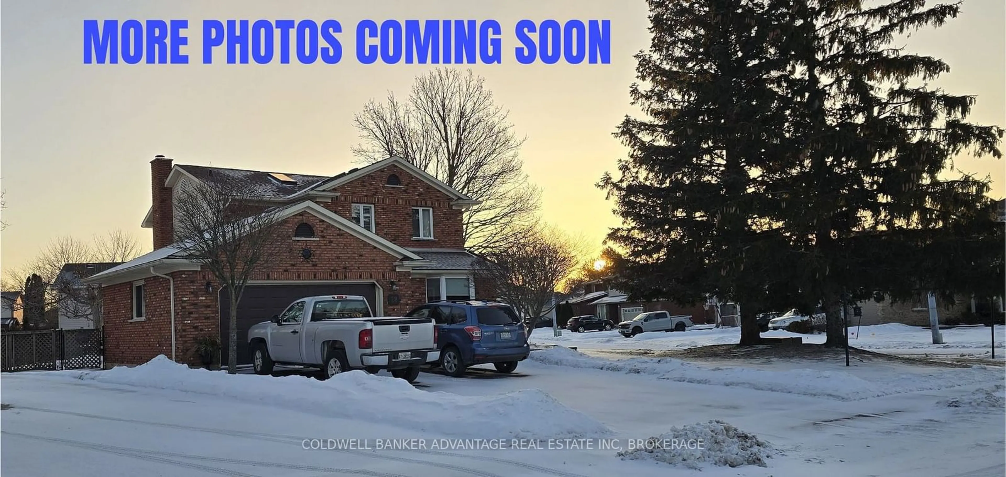 A pic from outside/outdoor area/front of a property/back of a property/a pic from drone, street for 28 Dixon Cres, Welland Ontario L3C 6P4